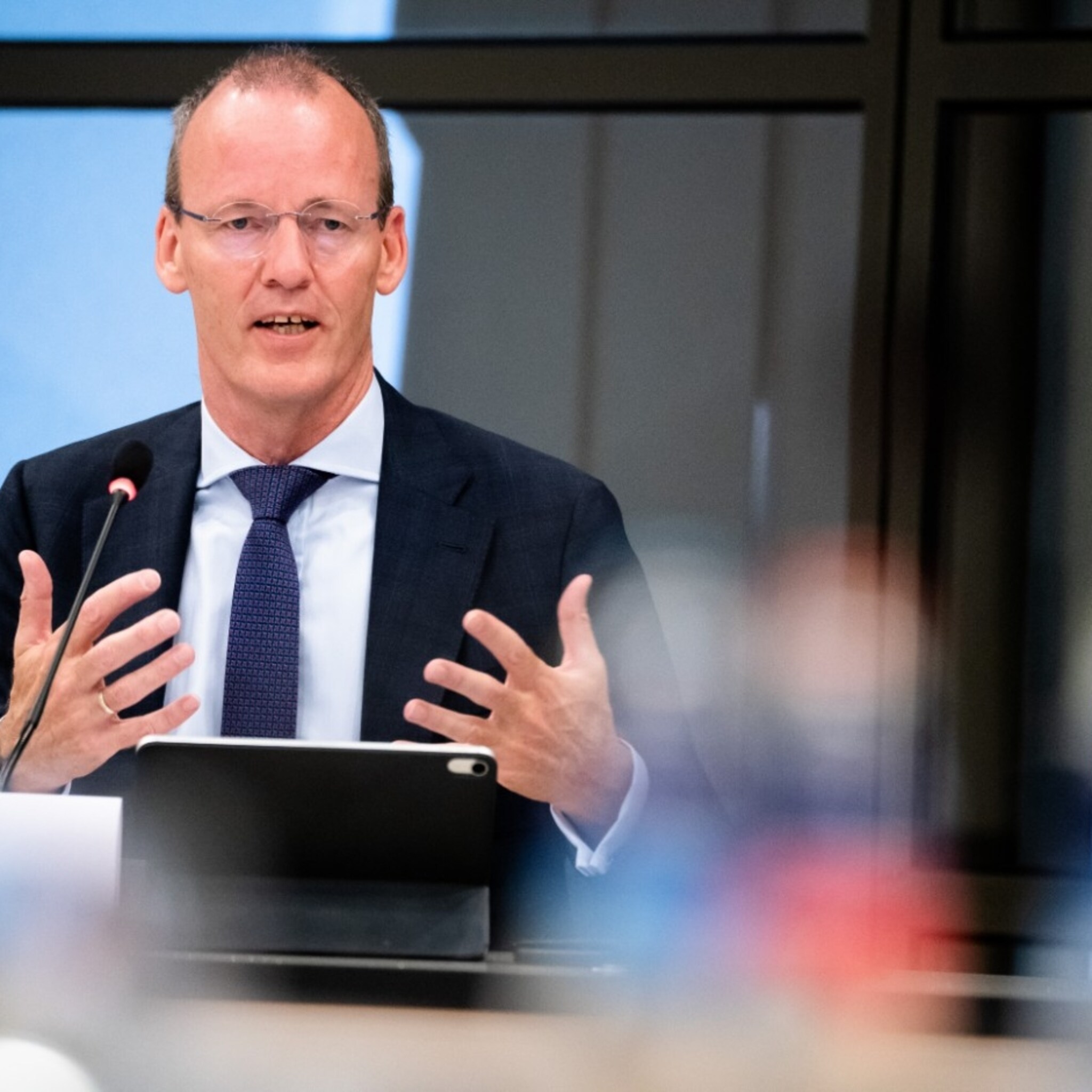 klaas knot dnb nederland moet lonen verhogen voor sterkere euro