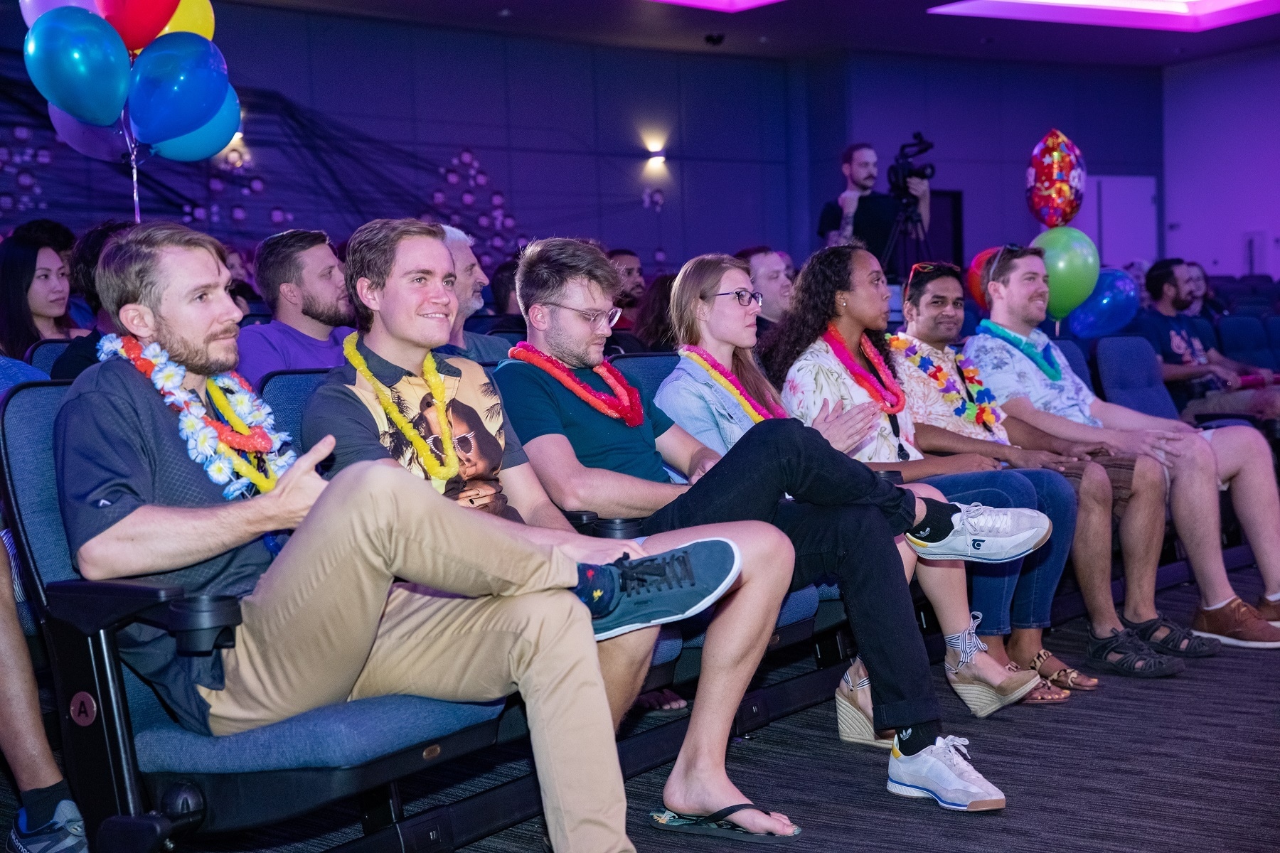 Nieuwe medewerkers van Zappos, nadat zij geslaagd zijn voor hun eerste training. Foto: Zappos