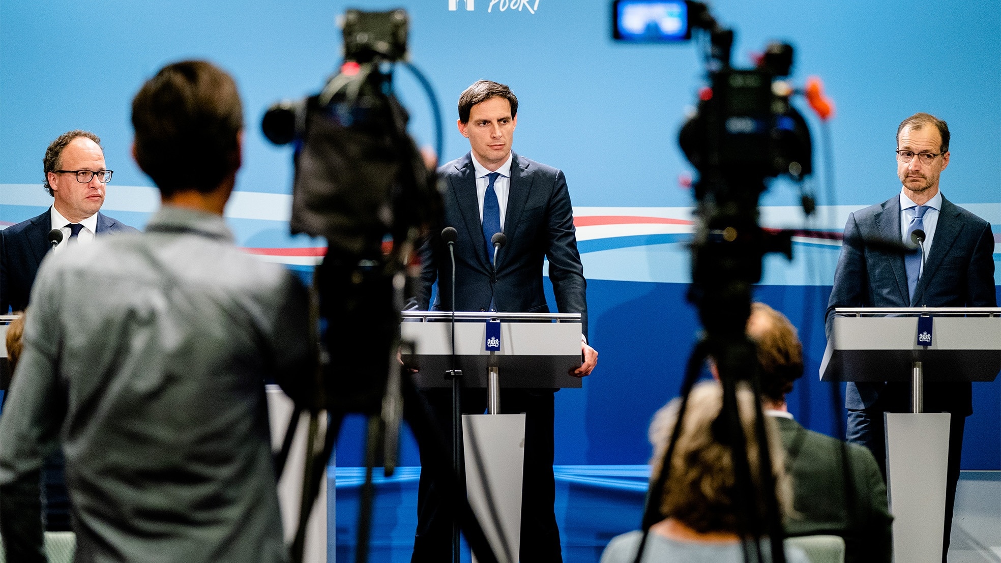 Ministers Wouter Koolmees (Sociale Zaken), Eric Wiebes (Economische Zaken) en Wopke Hoekstra (Financiën) lichten afgelopen mei het steunpakket 2.0 toe. Foto: ANP