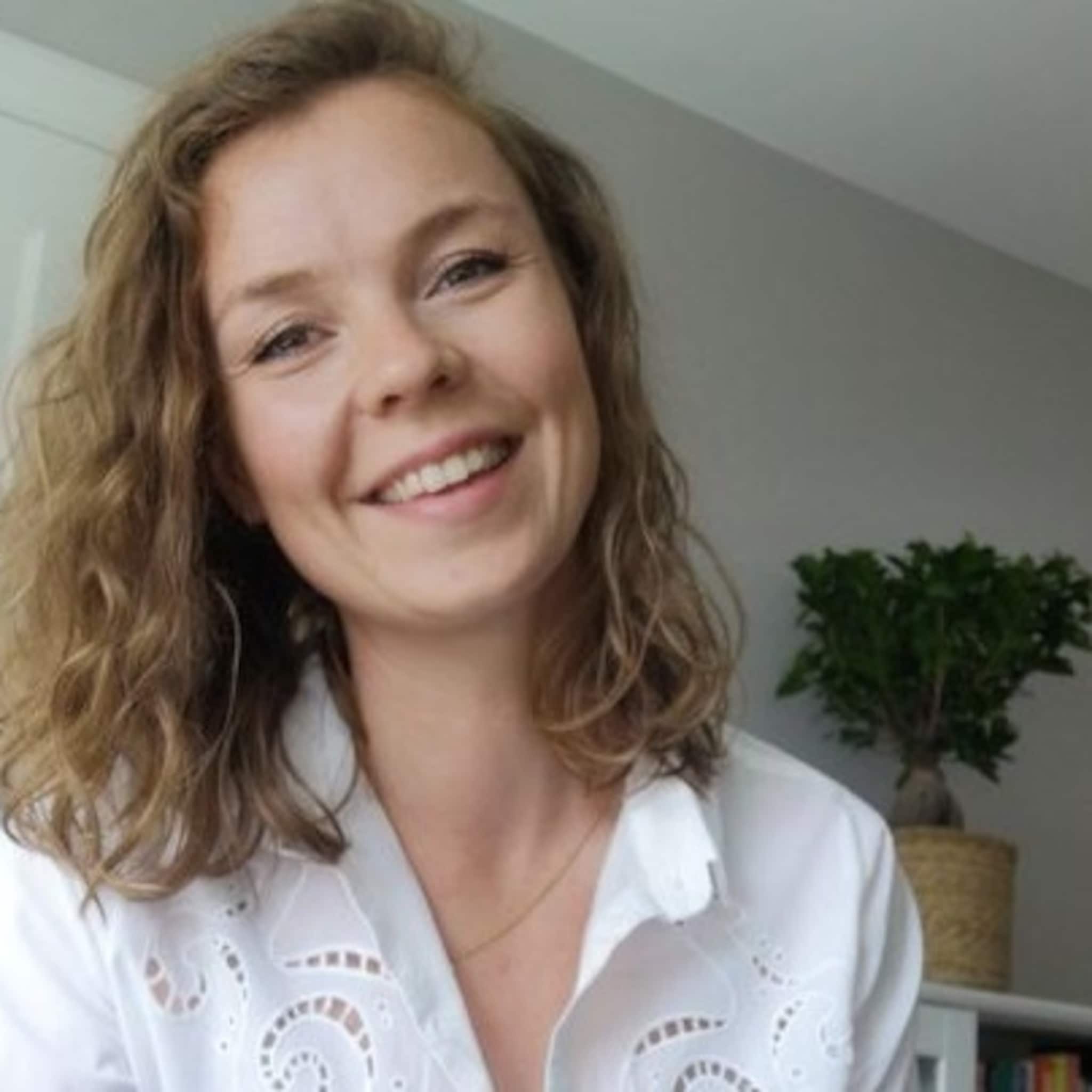 anna 29 verloor haar baan door corona nu geeft ze sollicitatieadvies