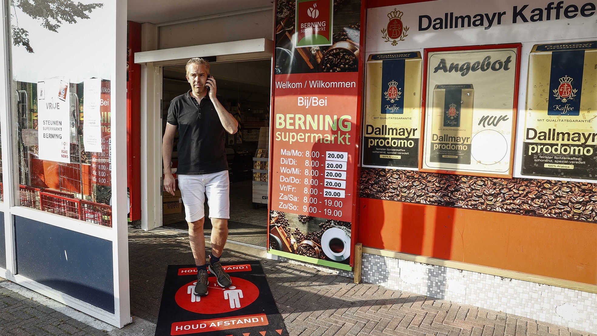 Supermarkteigenaar Raymond Berning, vorige week vlak voor de gedwongen sluiting. Foto: ANP