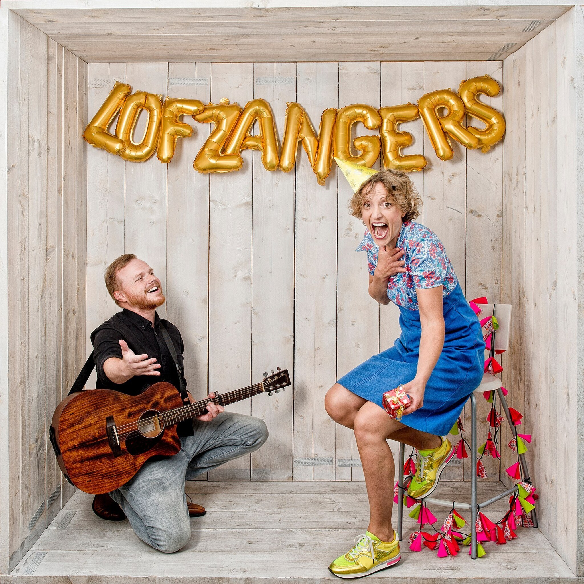 van het podium naar de voordeur lofzangers brengt liefde lol en licht