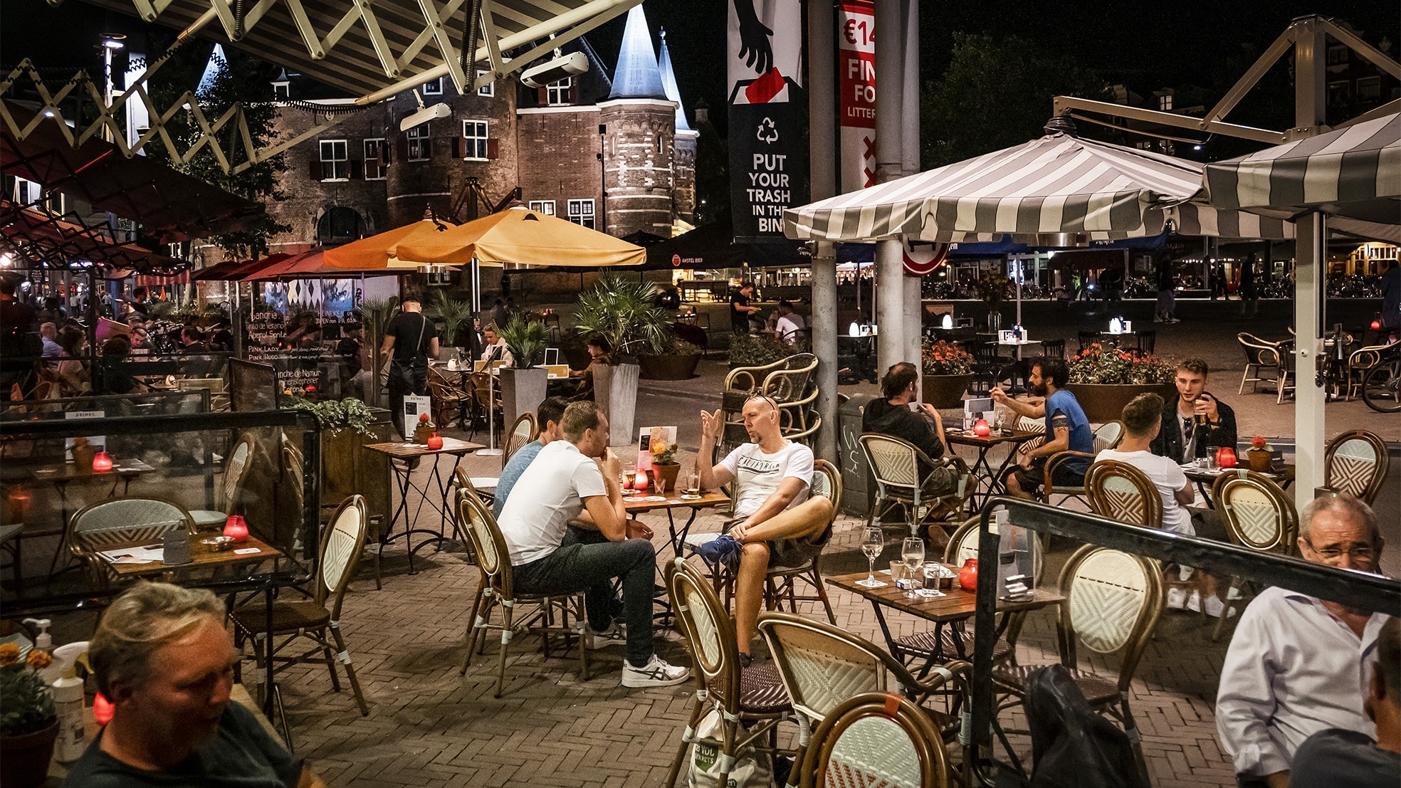 Liever een feestje in de horeca dan thuis, aldus KHN. Al zal er in Amsterdam nog strenger gecontroleerd gaan worden, zo maakte burgemeester Femke Halsema bekend. Foto's: ANP