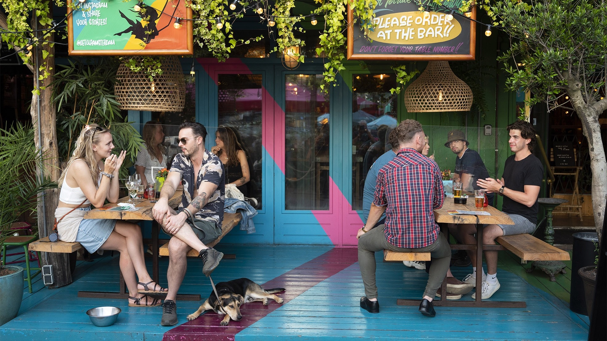 Een terrasje pakken in coronatijd. Hier in Amsterdam. Foto: Evert Elzinga/ANP