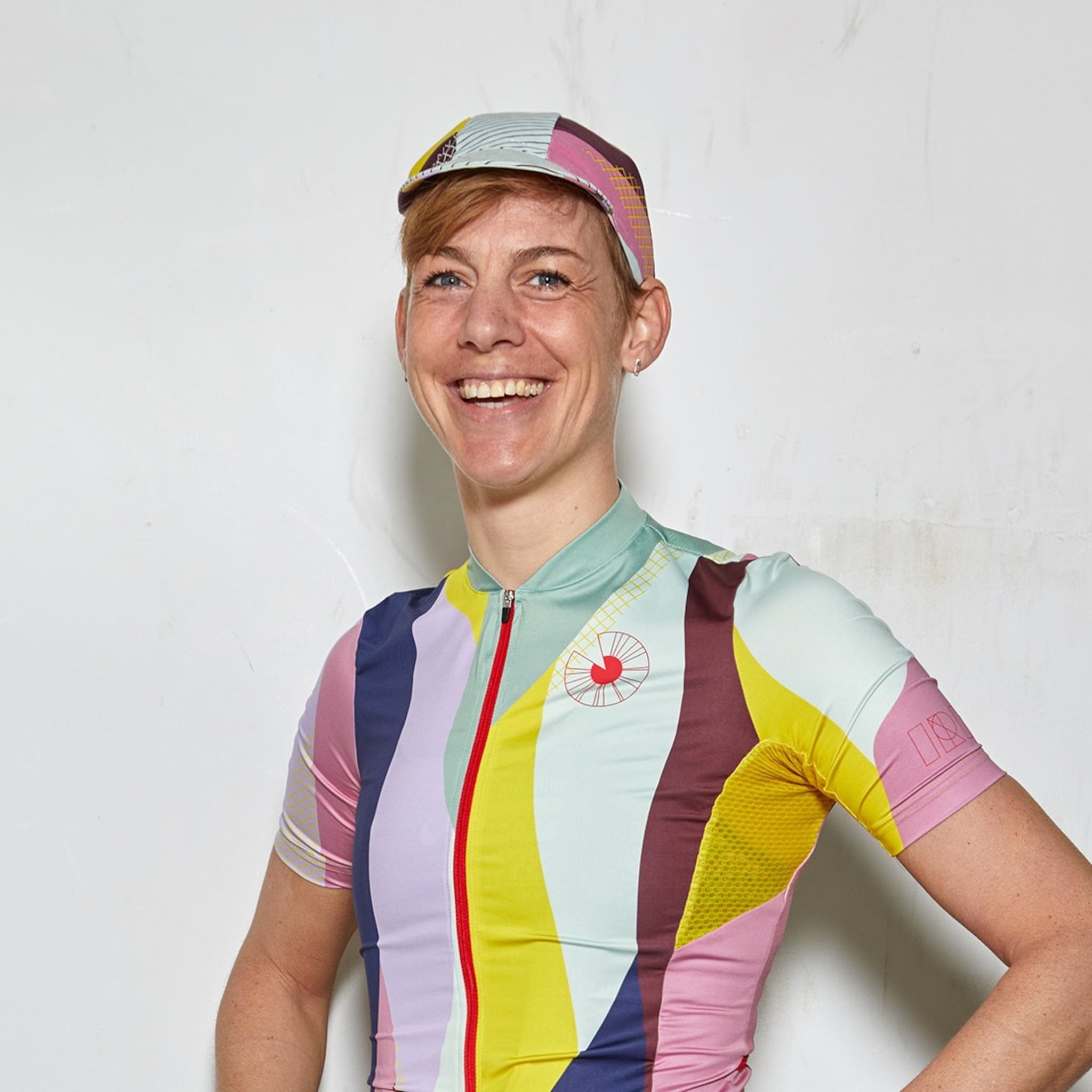 oud wielerprof iris slappendel emancipeert vrouwen met eigen fietskledinglijn