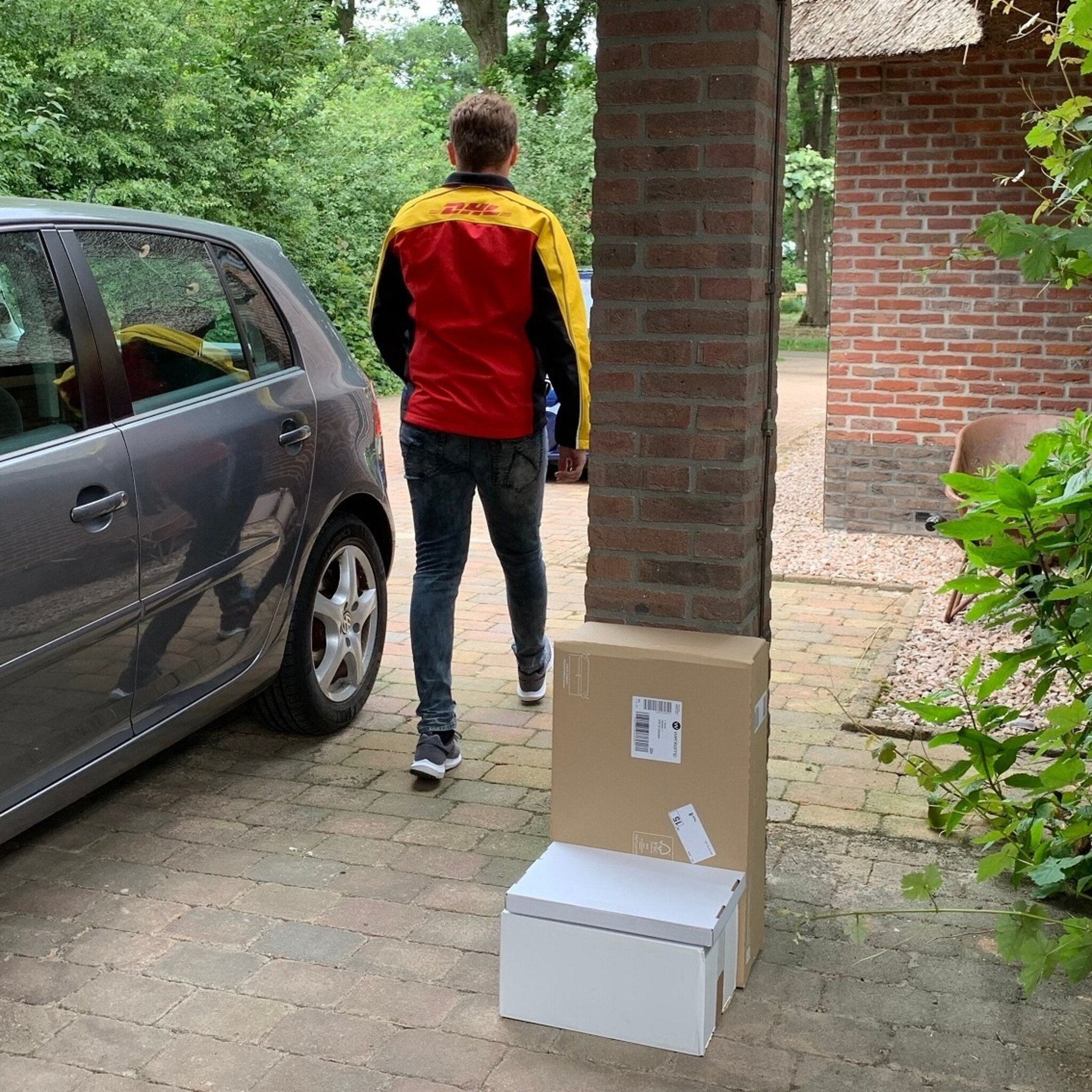 is dit het nieuwe thuisbezorgen wehkamp levert op afgesproken plek rond het huis