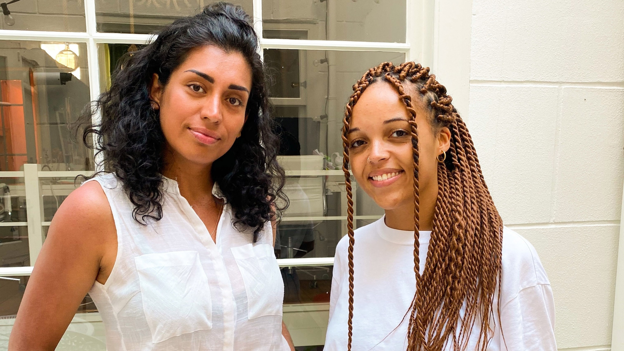 Nica Renoult (link) en Roos Aduagyei (rechts), oprichters van vacaturebank voor anoniem solliciteren Trickle. Foto: Privé-archief