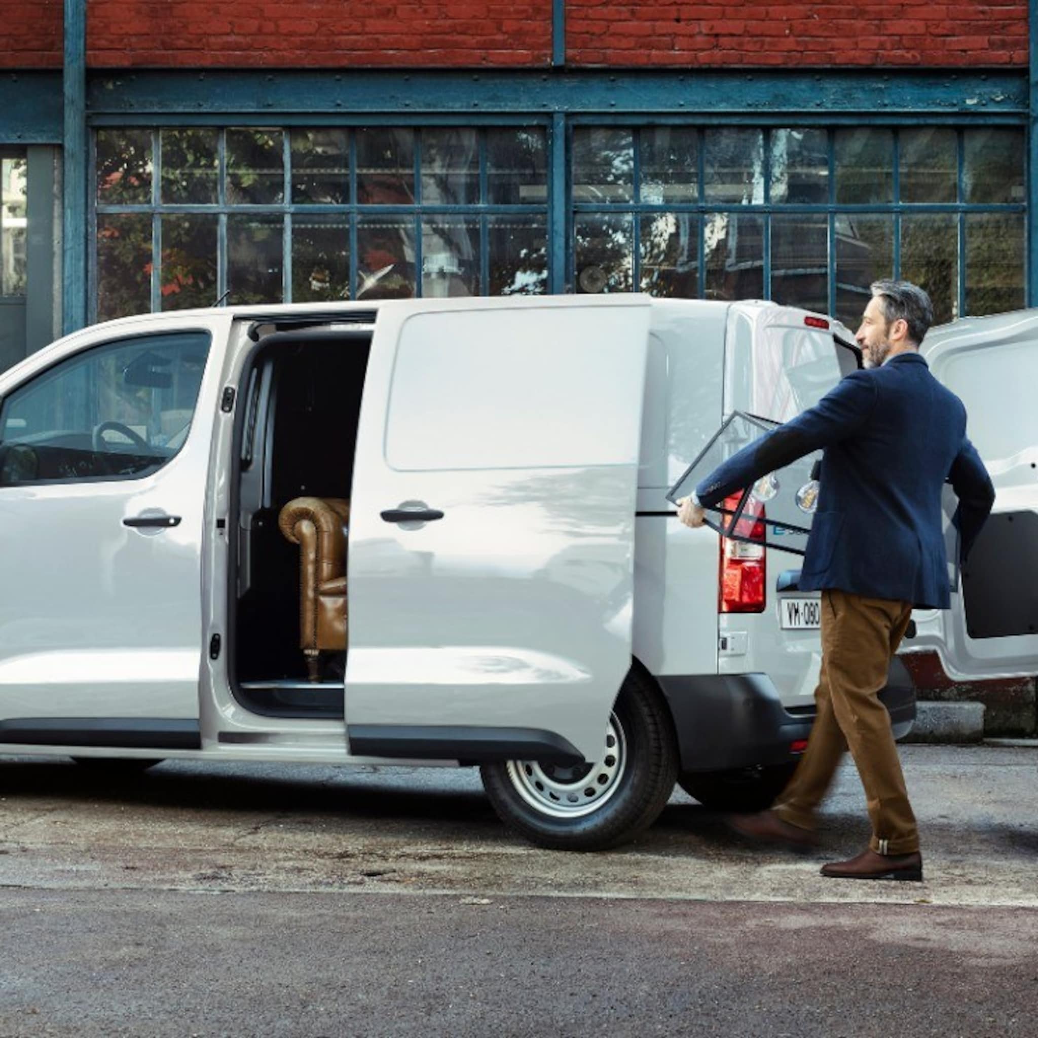 bestelauto van het jaar gaat elektrisch nieuwe citroen e jumpy