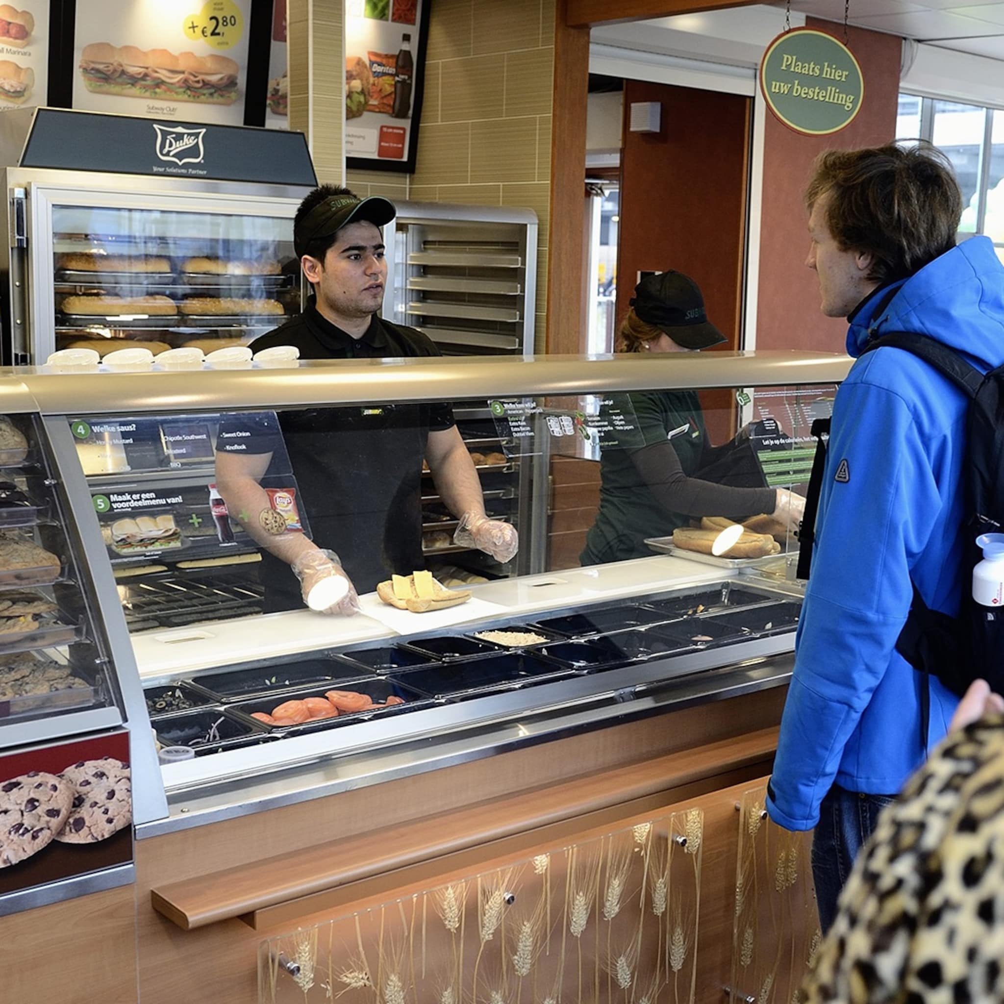 snel personeel nodig subway werft medewerkers met emoji s