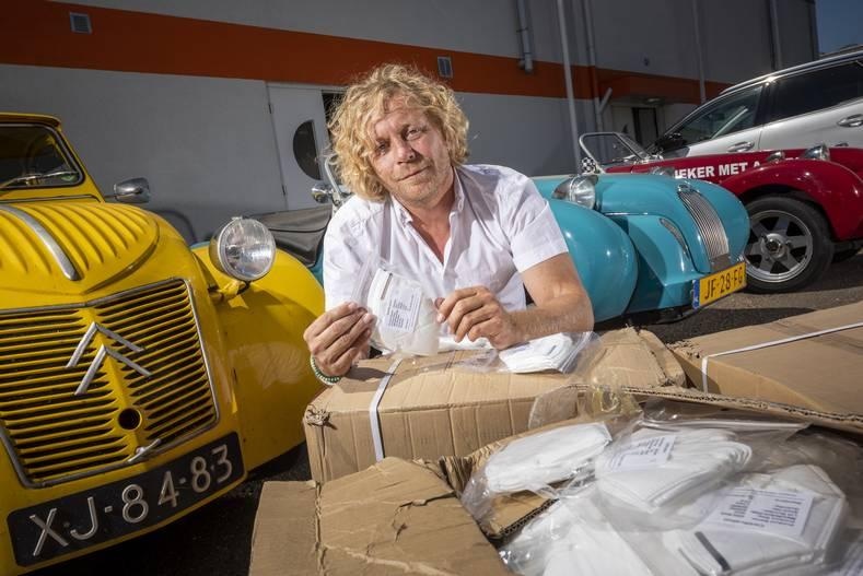 Iwan Göbel  Jeroen Jazet. Onder: Iwan en Dimitri Göbel in een van hun Burtons  Burton Car Company