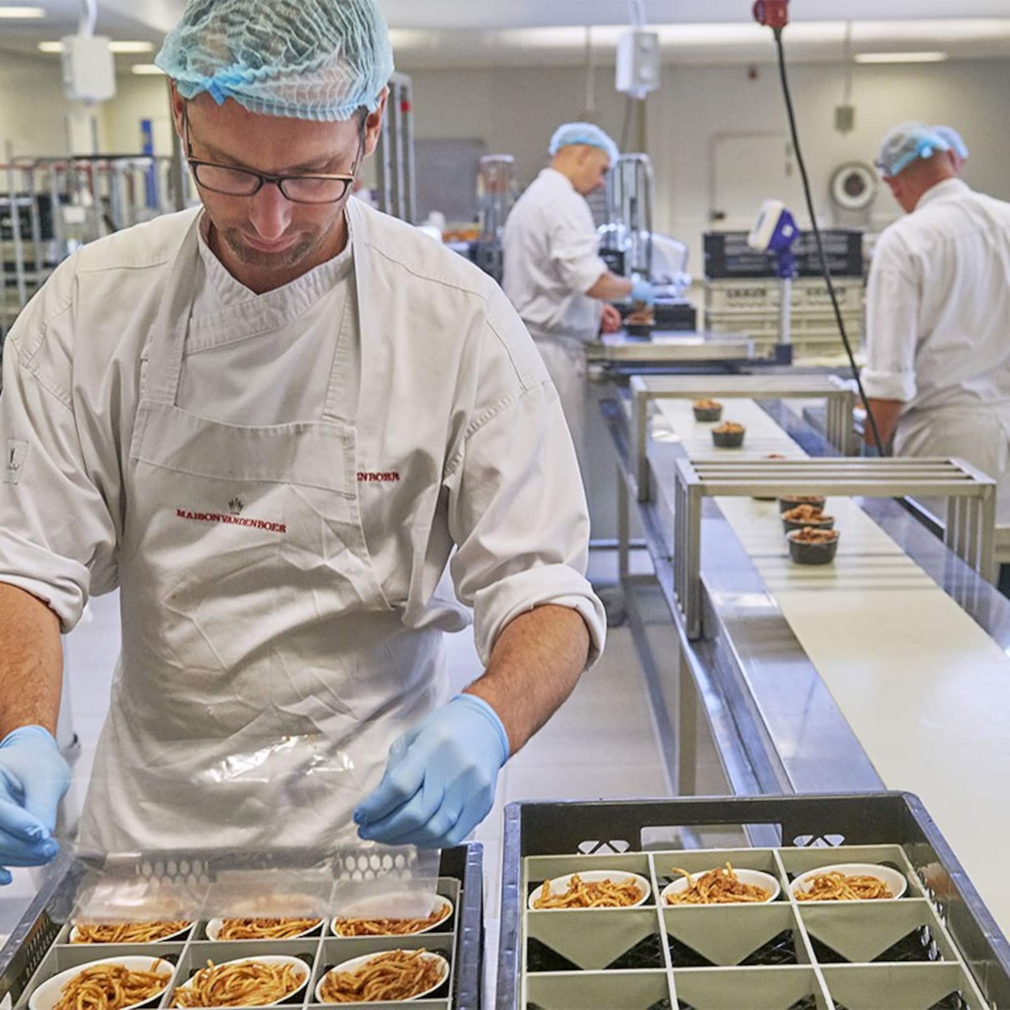 cateraar maison van den boer schrapt 140 banen