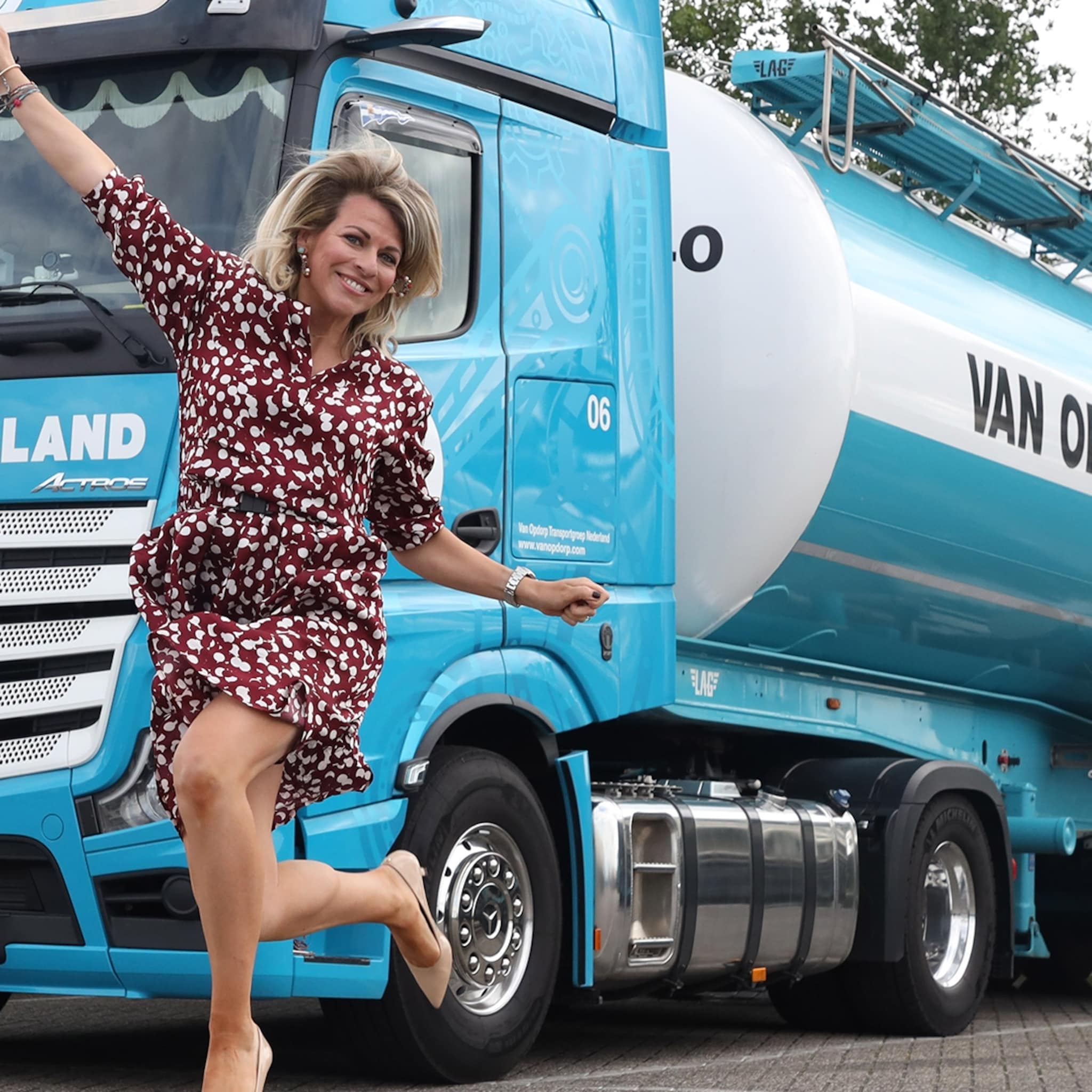 28 en het transportbedrijf van je zieke vader overnemen manon van opdorp deed het