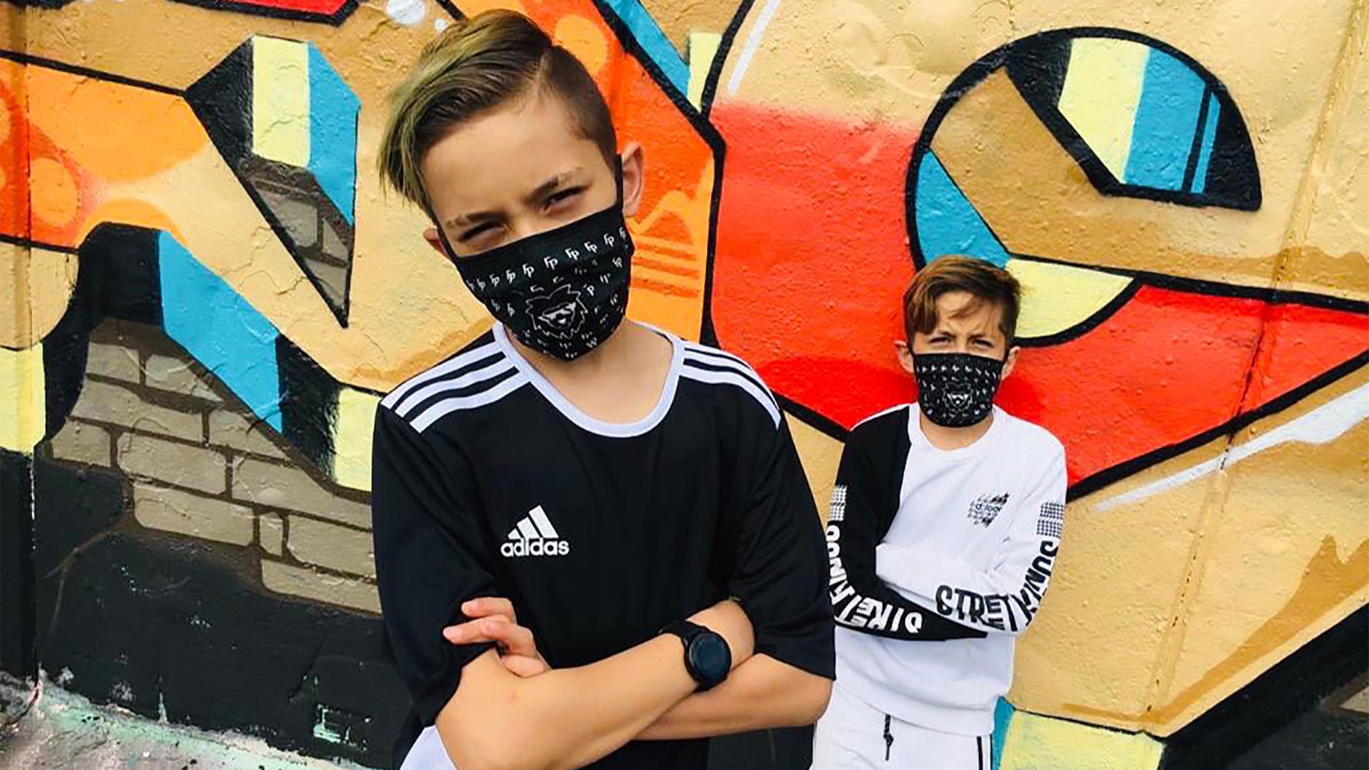 Yasin (net 11, links) en Soufian (9), de jongemannen achter FEARPUMPS.