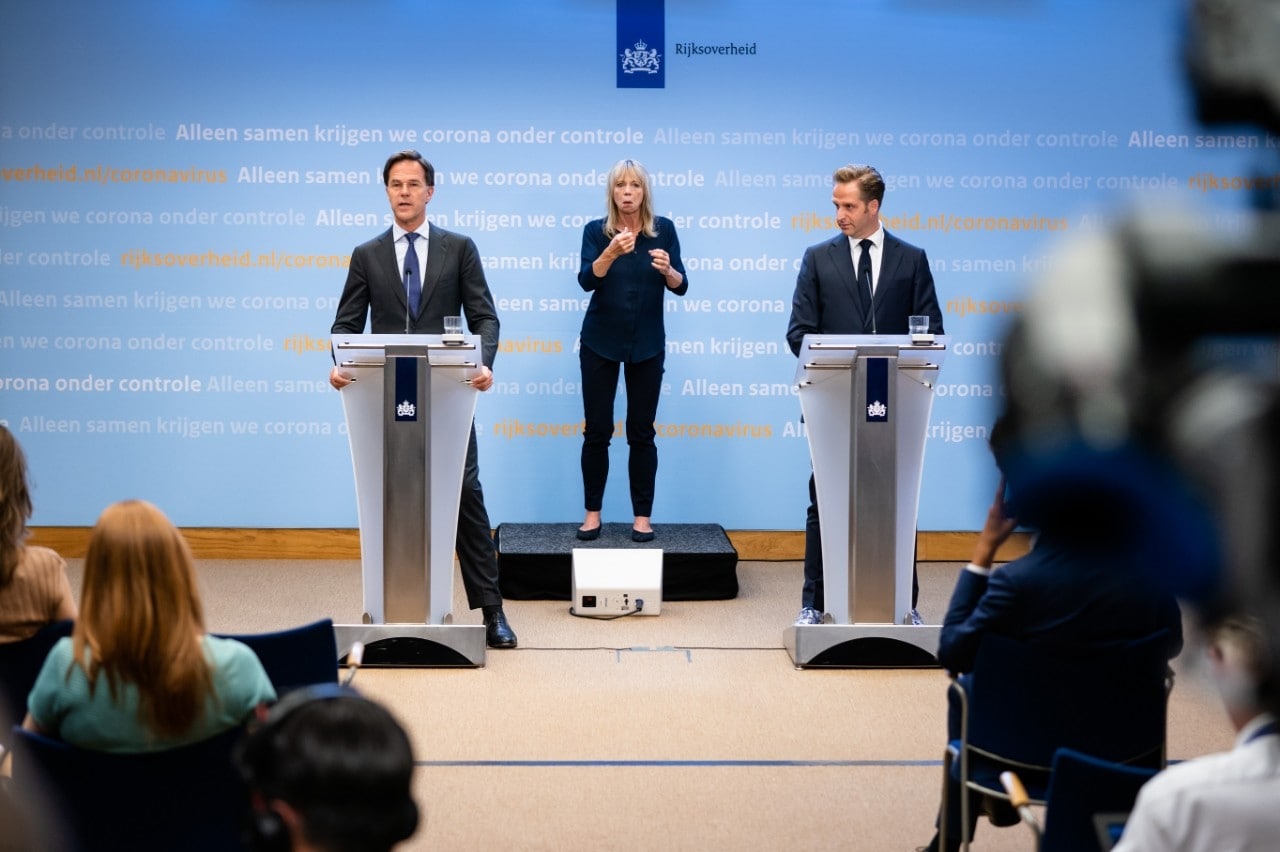 De mogelijk laatste corona-persconferentie van premier Rutte, met naast zich vice-premier/minister De Jonge. Foto: ANP.