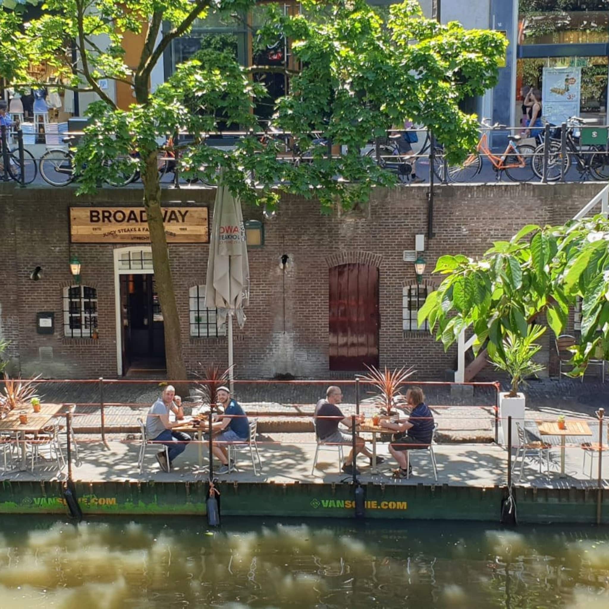 te klein terras deze ondernemers breiden uit op water