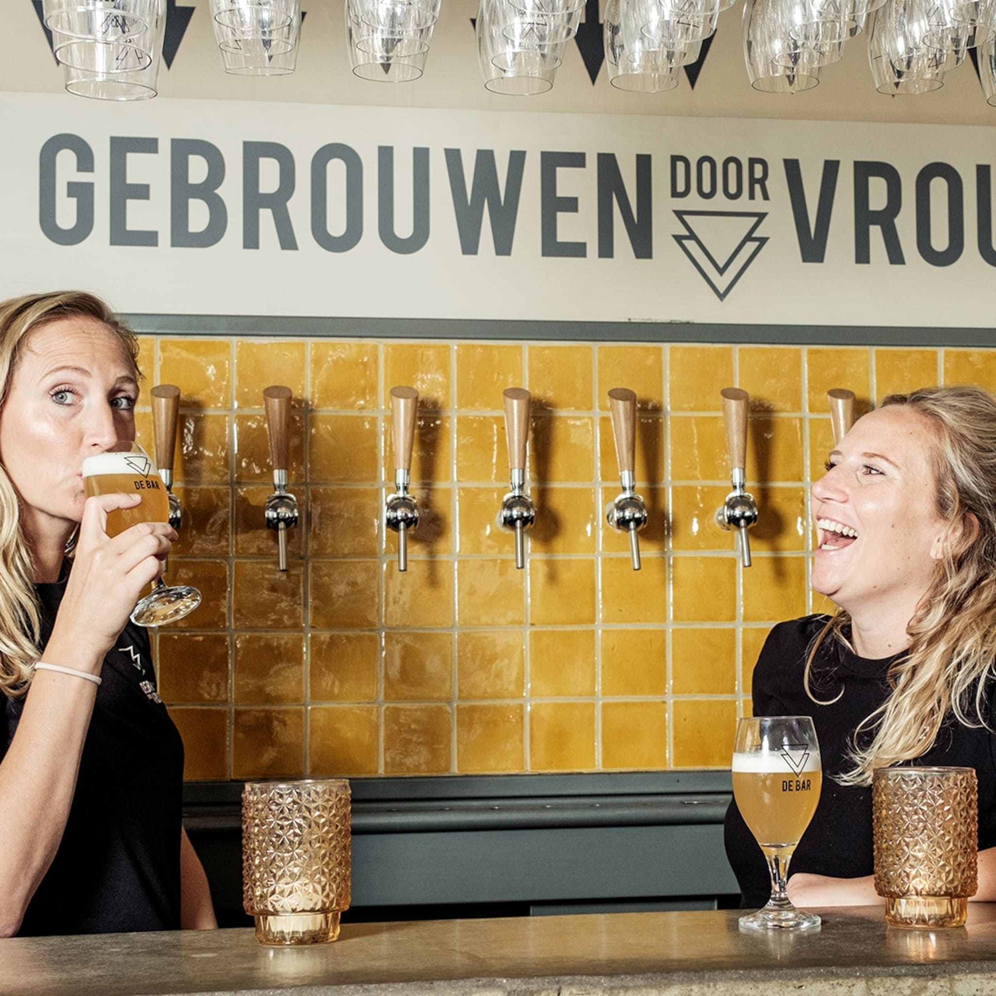 gebrouwen door vrouwen do 34 en tessel 32 krijgen liefdesbrieven voor hun bier