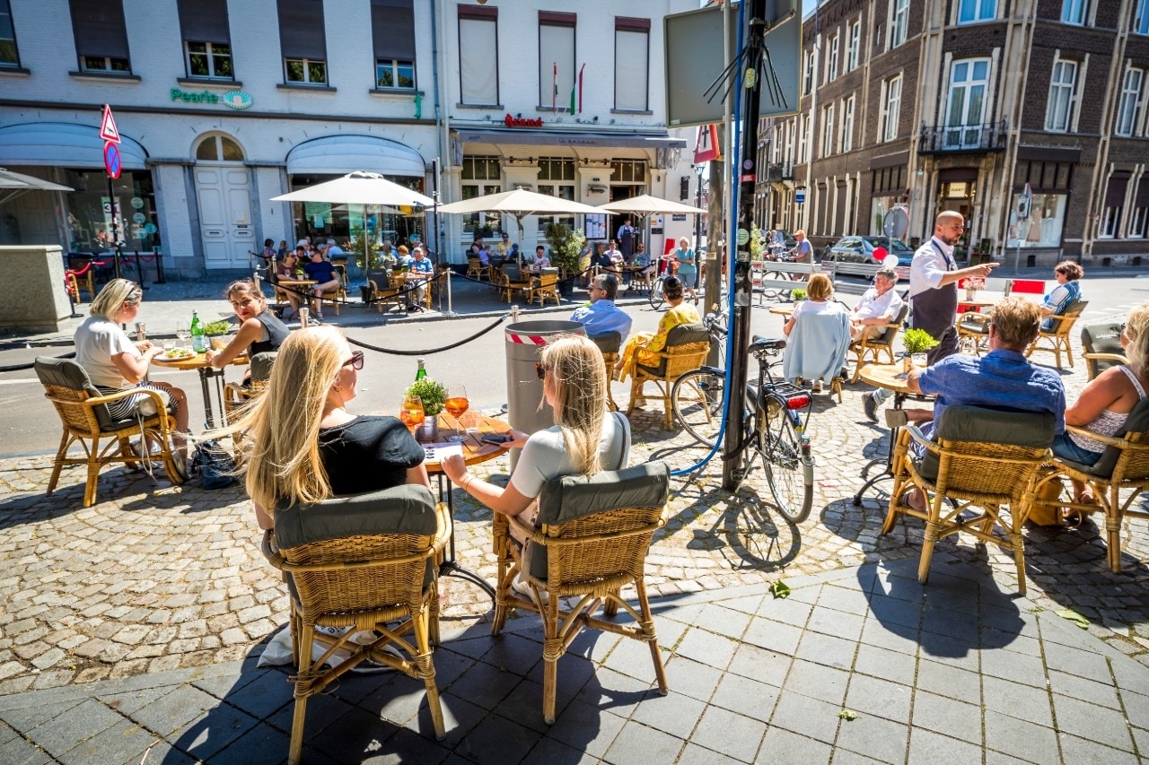 Het Vrijthof in Maastricht, na de eerste versoepeling van de maatregelen. Foto: ANP.