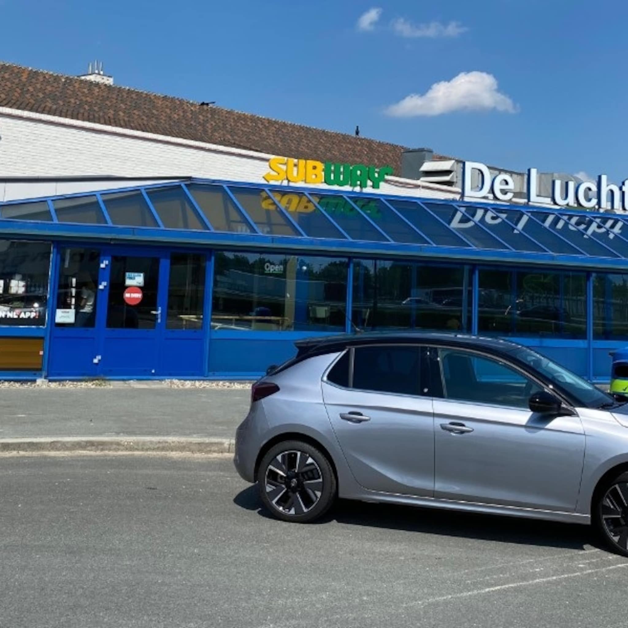 langs de a2 tankstations en wegrestaurants zien iedereen graag weer even stoppen