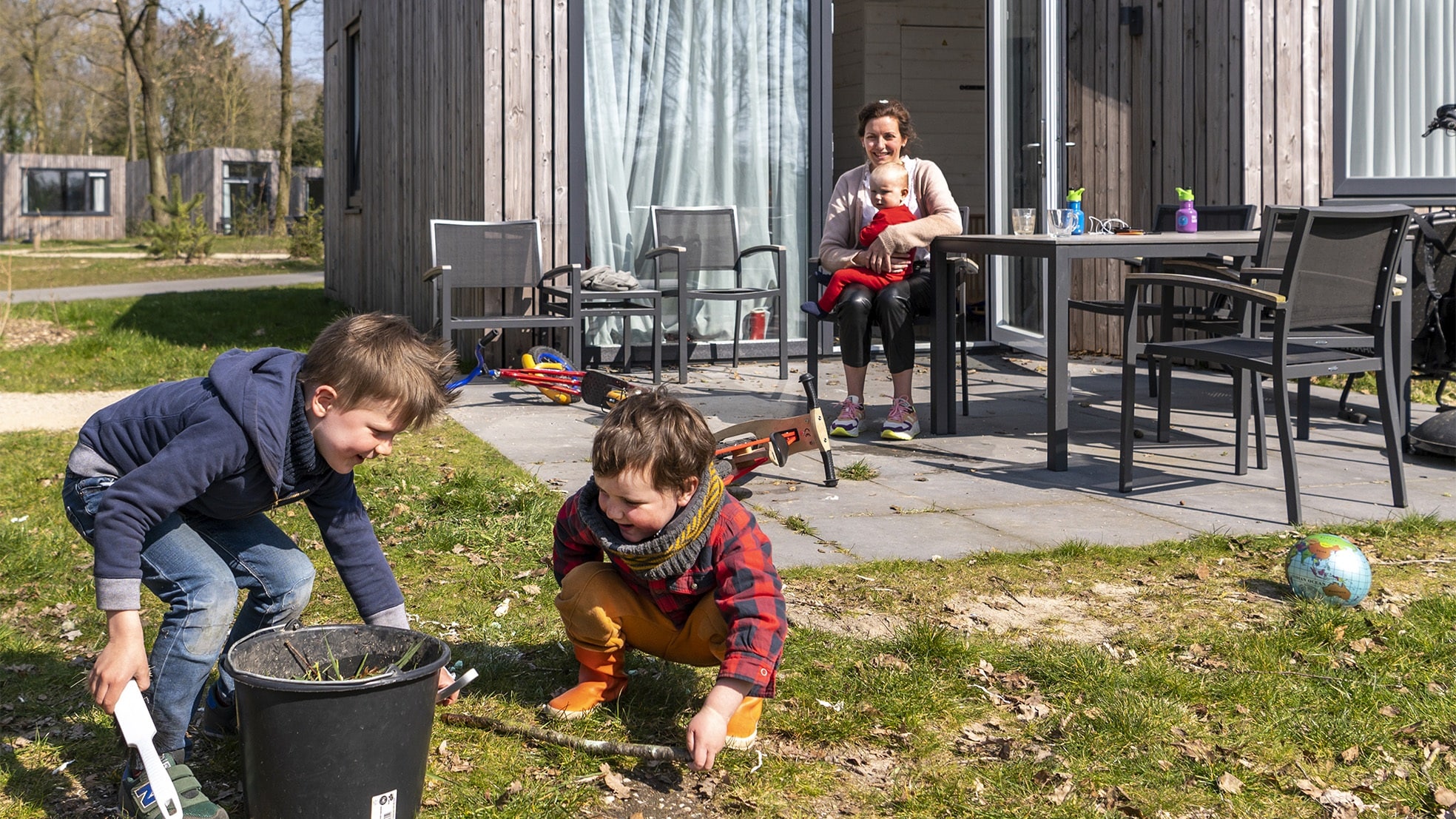Een gezin viert vakantie in een Roompot-verblijf. Foto: Thomas Segers