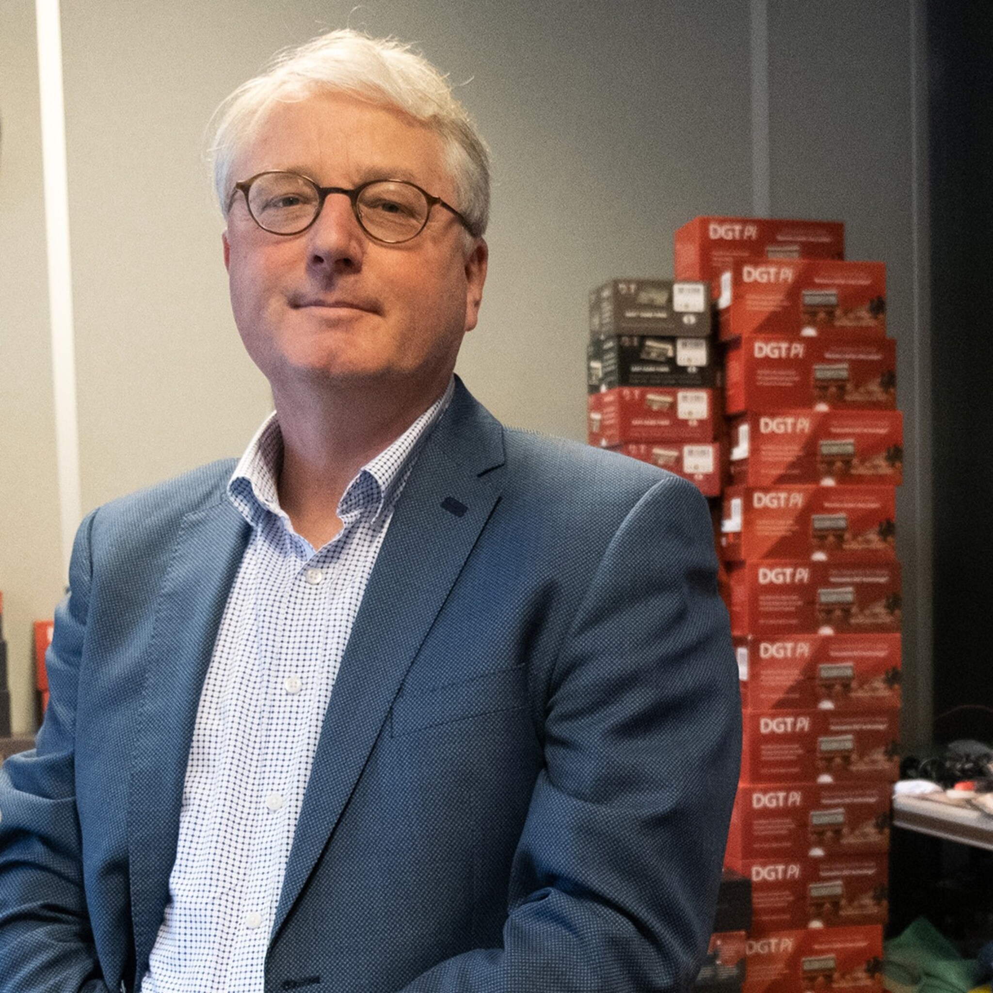 de hele schaakwereld gebruikt klokken van dit bedrijf uit enschede