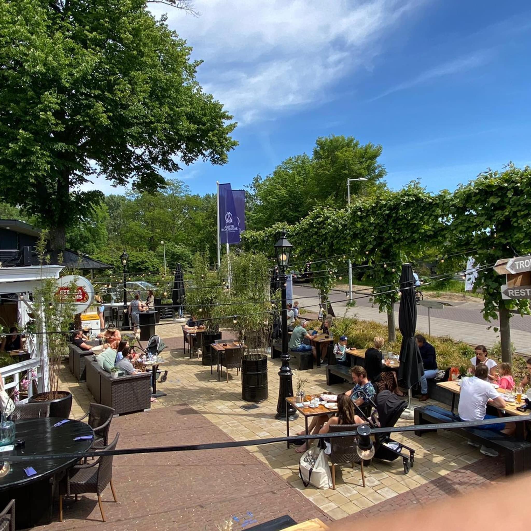 driekwart bleef thuis poll ondernemers tevreden maar 1 5 meter in horeca onmogelijk