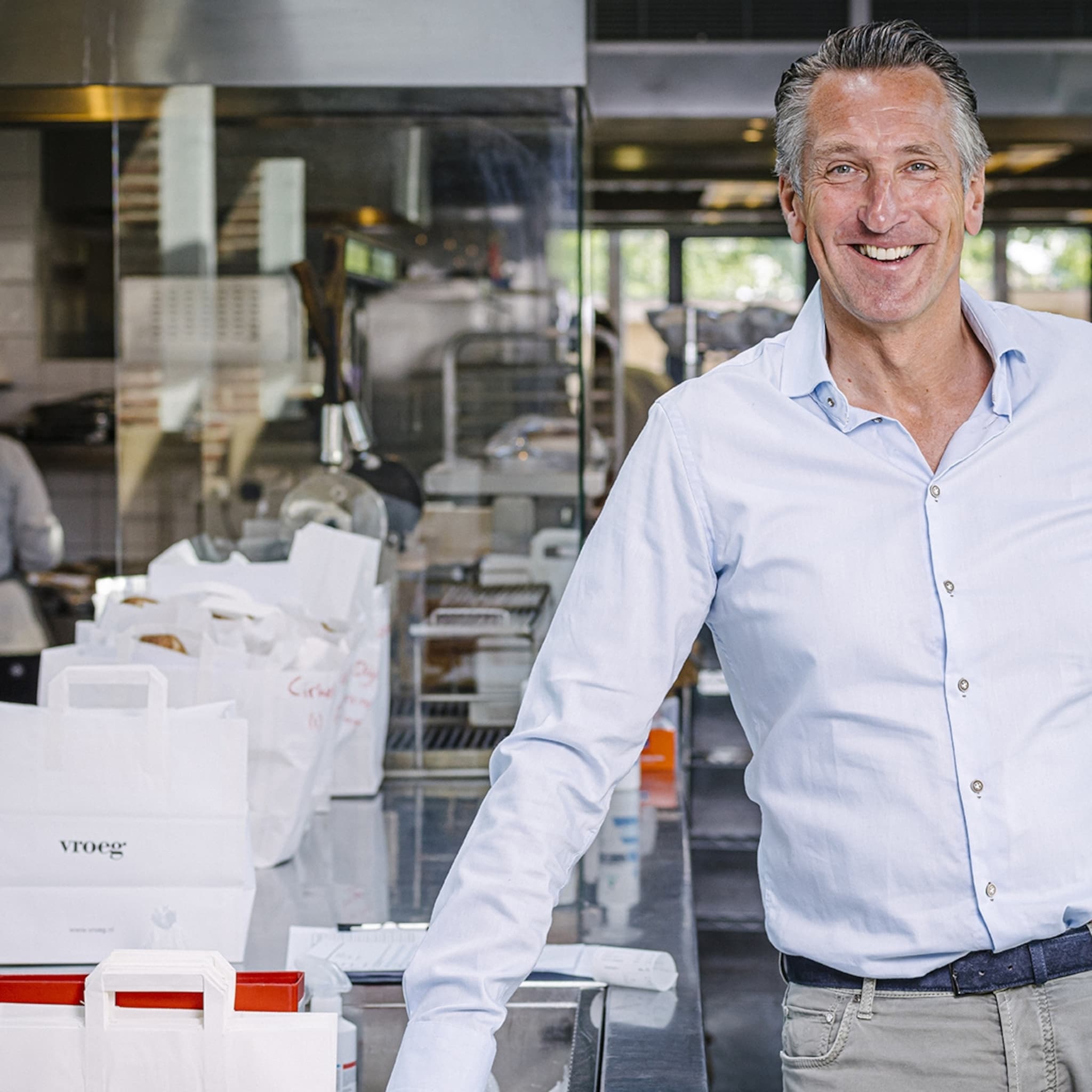 eerst een brand en toen corona maar restauranteigenaar blijft positief het glas is altijd half vol
