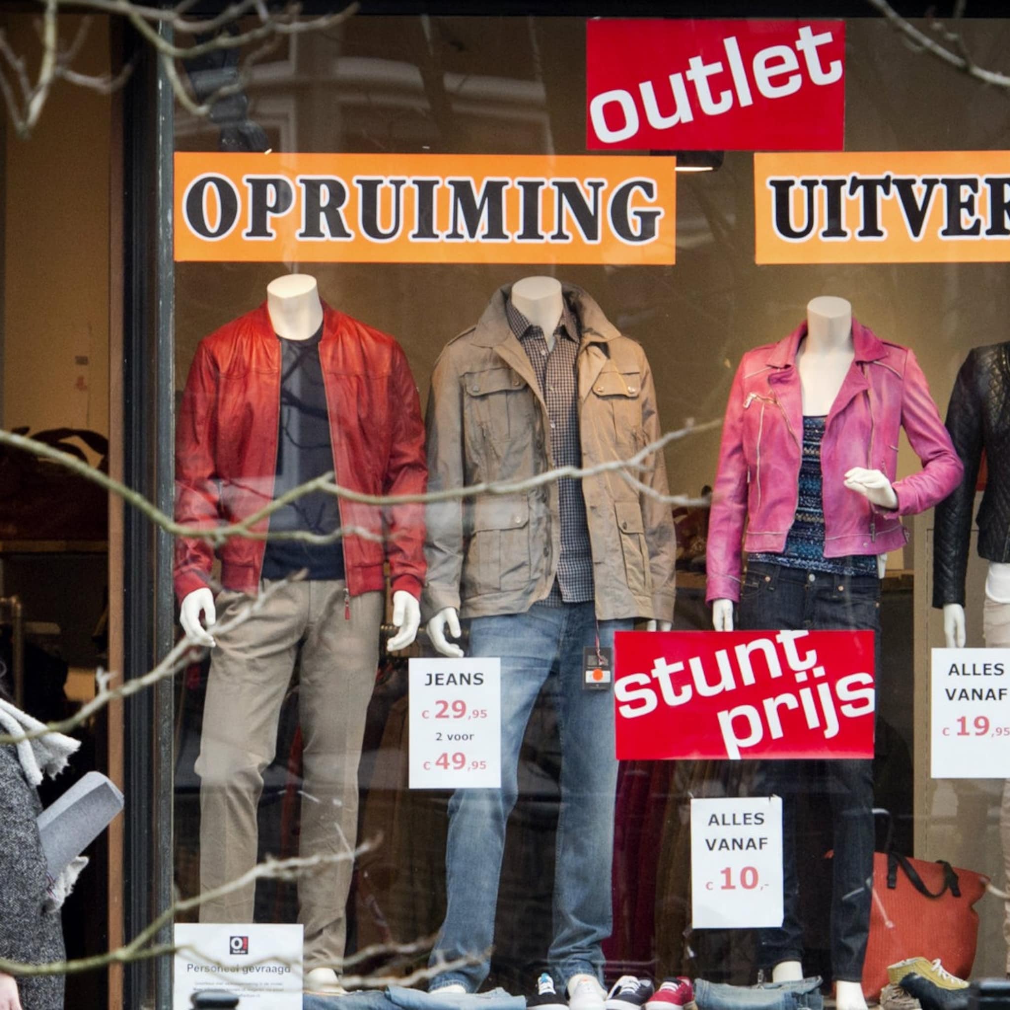 geen verbod op uitverkoop tot 1 juli winkeliers verdeeld over effect verkoopverbod