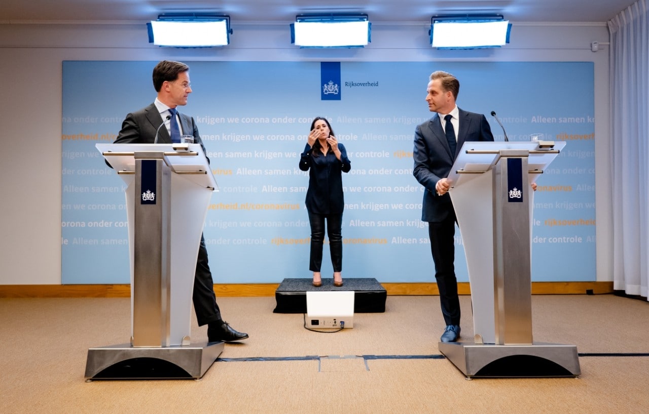 De persconferentie van premier Rutte en minister De Jonge (VWS) van dinsdagavond 19 mei. VNO-NCW en MKB-Nederland hadden gerekend op extra versoepelingen.
