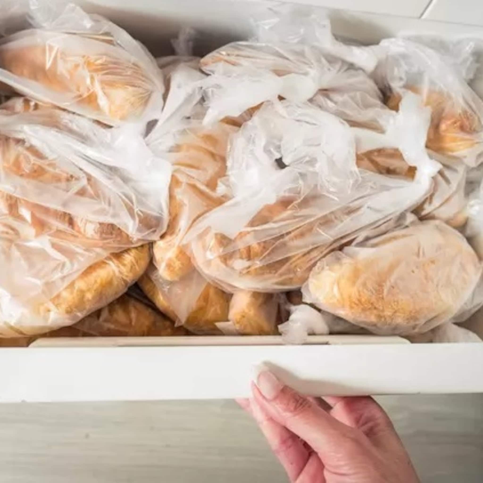 waarom deze zwolse broodzakfabrikant juist nu als een malle draait