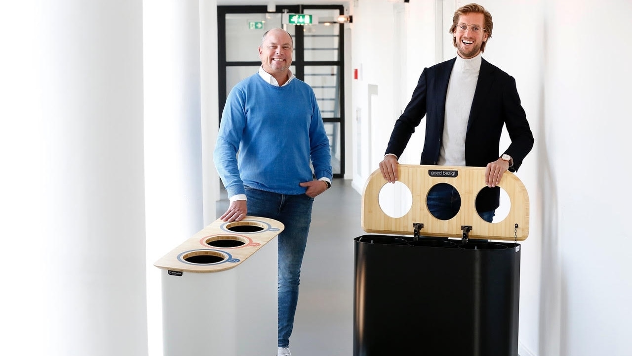 Remco Smits (links) en Philip Lamers, oprichters van De Afvalbak, een duurzaam initiatief om bedrijfsafval te recyclen. Foto: Aldo Allessie