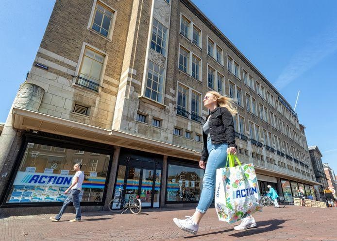 Een filiaal van Action in het oude V&amp;D- en Hudson's Bay-pand in Leiden. Foto: ANP