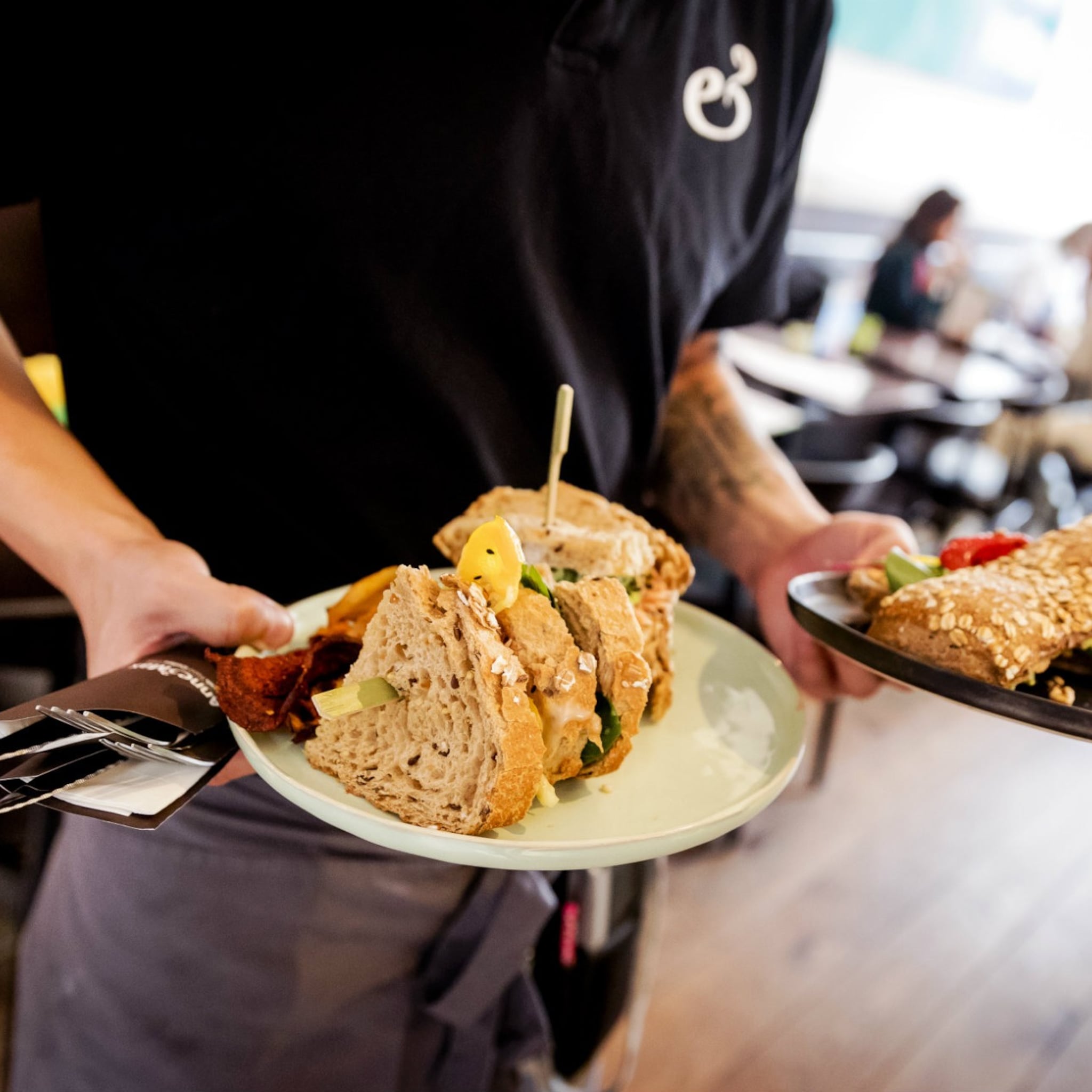 praat nederlands met me in winkels en horeca gelegenheden