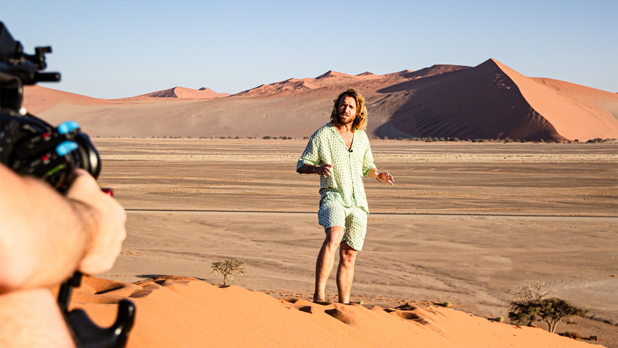 Reisondernemer Charles Witlox op pad in Afrika. Foto's: Charlie's Travels/Stephanie Louise Zee