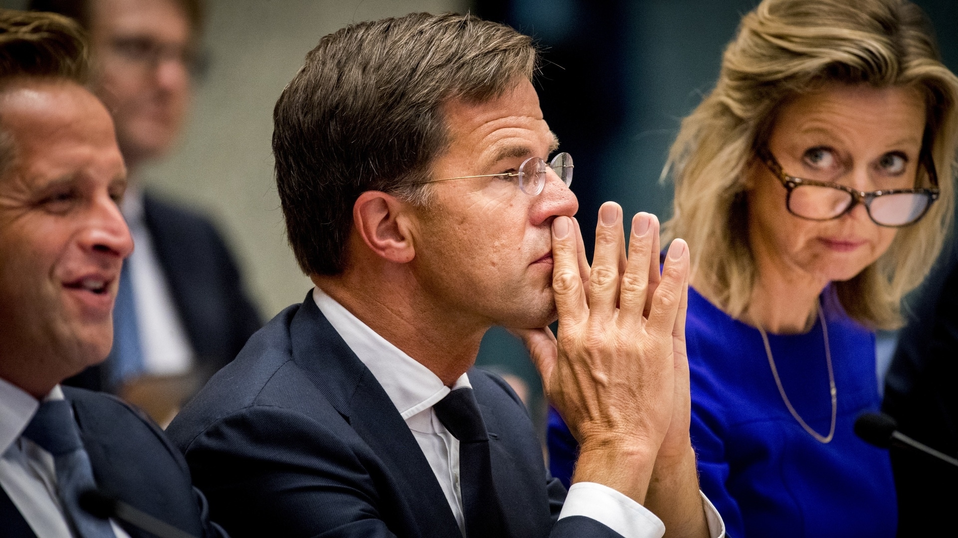 Premier Mark Rutte. Onder de overhandiging van het manifest. Foto's: ANP/ONL