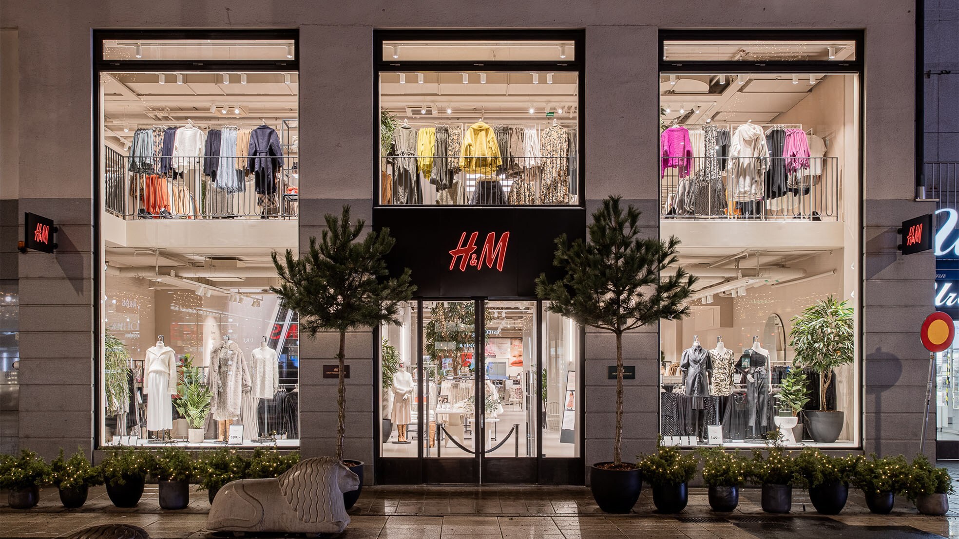 Er gaan weer fysiek gewinkeld worden bij de Zweedse kledinggigant H&amp;M. Foto: David Thunander/H&amp;M