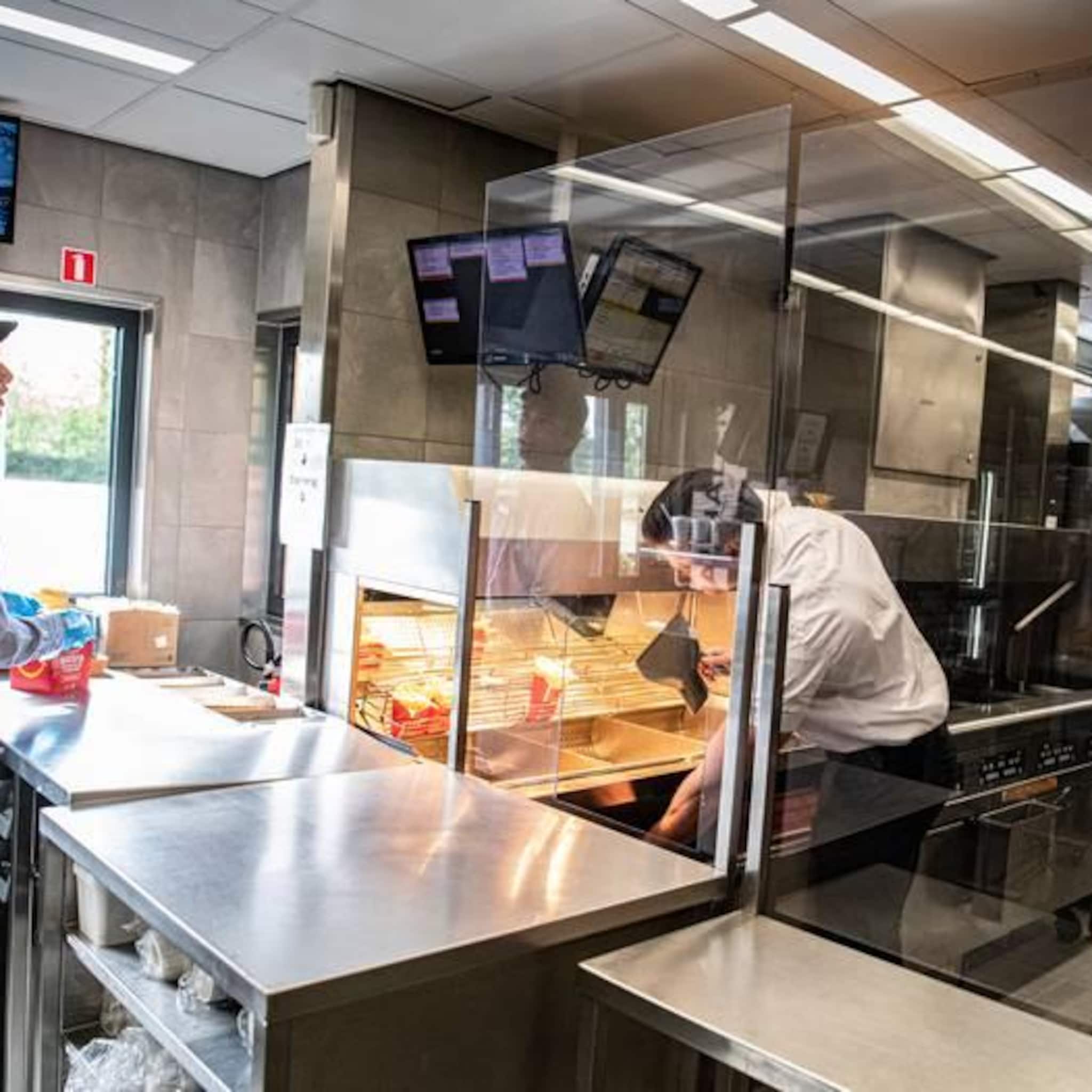 mcdonald s opent coronaproof voorbeeldrestaurant