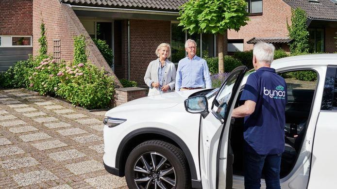 Dit zien we steeds vaker tijdens de coronacrisis: het autobedrijf komt naar je toe.