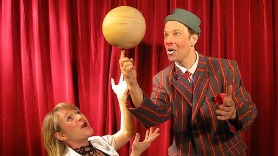 Clown Marcel en zijn vrouw aan het werk. Foto: eigen collectie