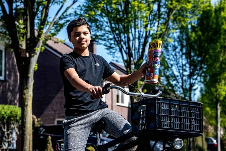 Kiran Bhageloe uit Deventer, een van de bezorgers die waarschijnlijk geen loon betaald krijgt. Foto: Hissink