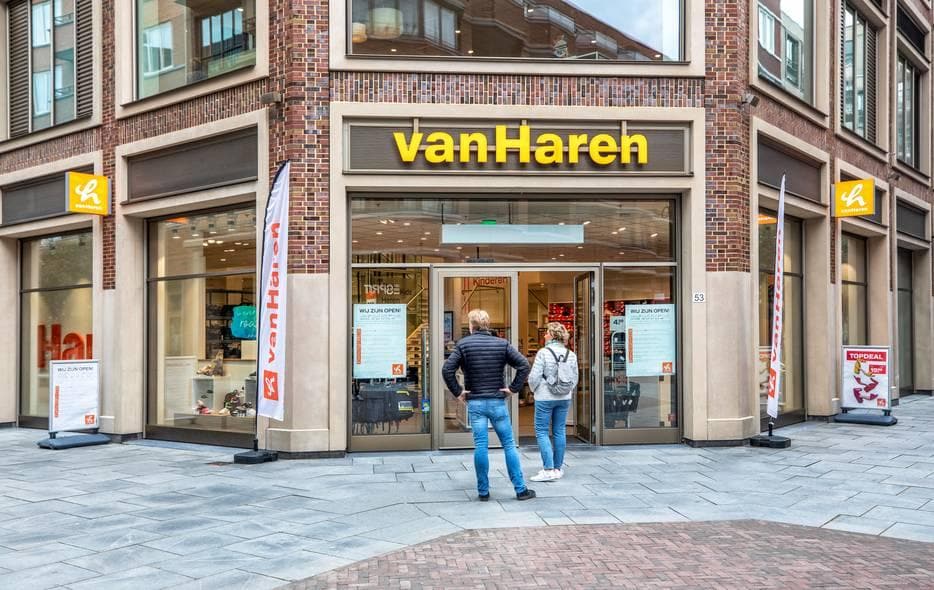 Winkels kunnen minder mensen binnenlaten nu we anderhalve meter afstand moeten houden. Foto: Raymond Rutting