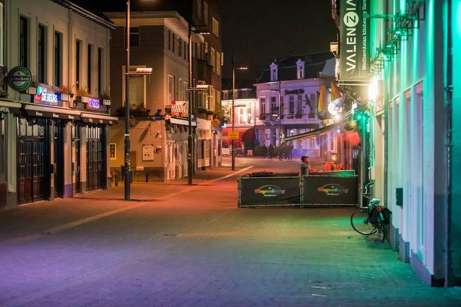 Een bijzonder rustige zaterdagnacht op Stratumseind in Eindhoven. Foto: Jean Pierre Reijnen/DCI Media