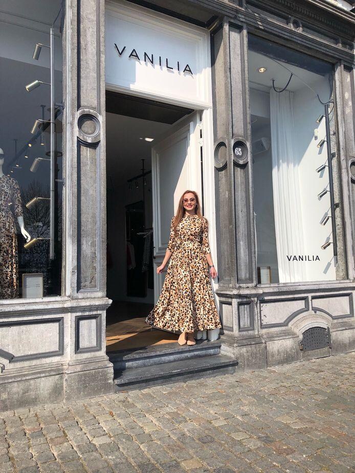 Daniëlle Todd is store-manager bij Vanilia in Maastricht en is sinds de coronacrisis ook beheerder van de sociale media van het modemerk.  Vanilia