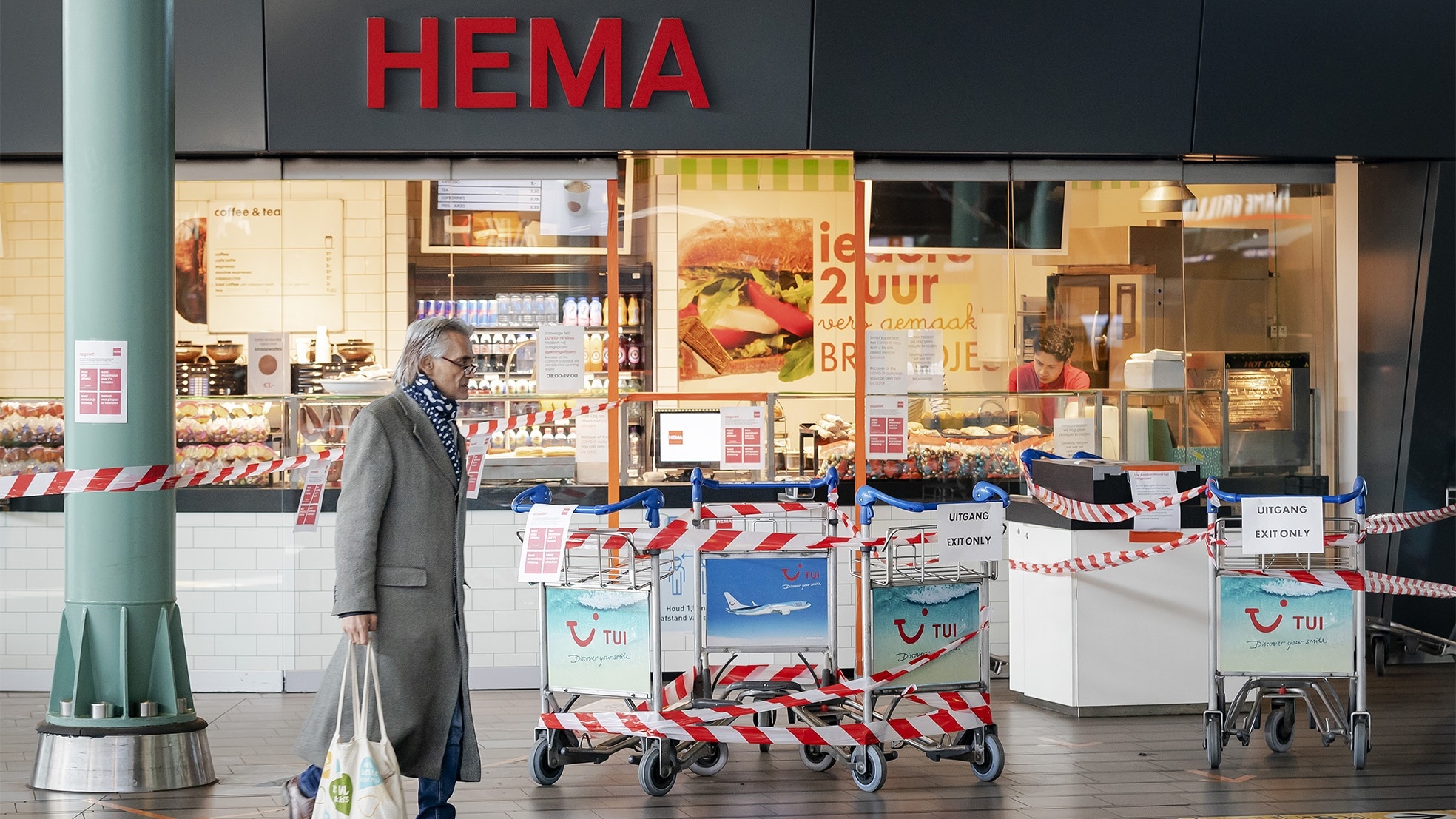 Een vestiging van de HEMA, afgelopen week op Schiphol. Foto: ANP