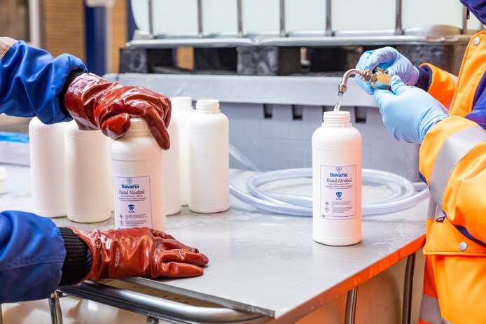 De productie van handalcohol in de Bavaria-brouwerij in Lieshout. Foto: Bavaria