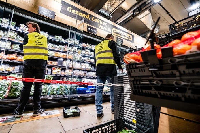 Sinds de eerste aankondiging van premier Rutte over de noodmaatregelen tegen corona zijn de vrijwilligers achter  druk in de weer. Prioriteit nummer 1 is het - gratis - bundelen van noodvacatures op de website, zodat werkgevers en werknemers elkaar zo snel mogelijk kunnen vinden. Zorginstellingen, supermarkten en logistieke bedrijven draaien overuren, dus extra personeel is daar hard nodig.