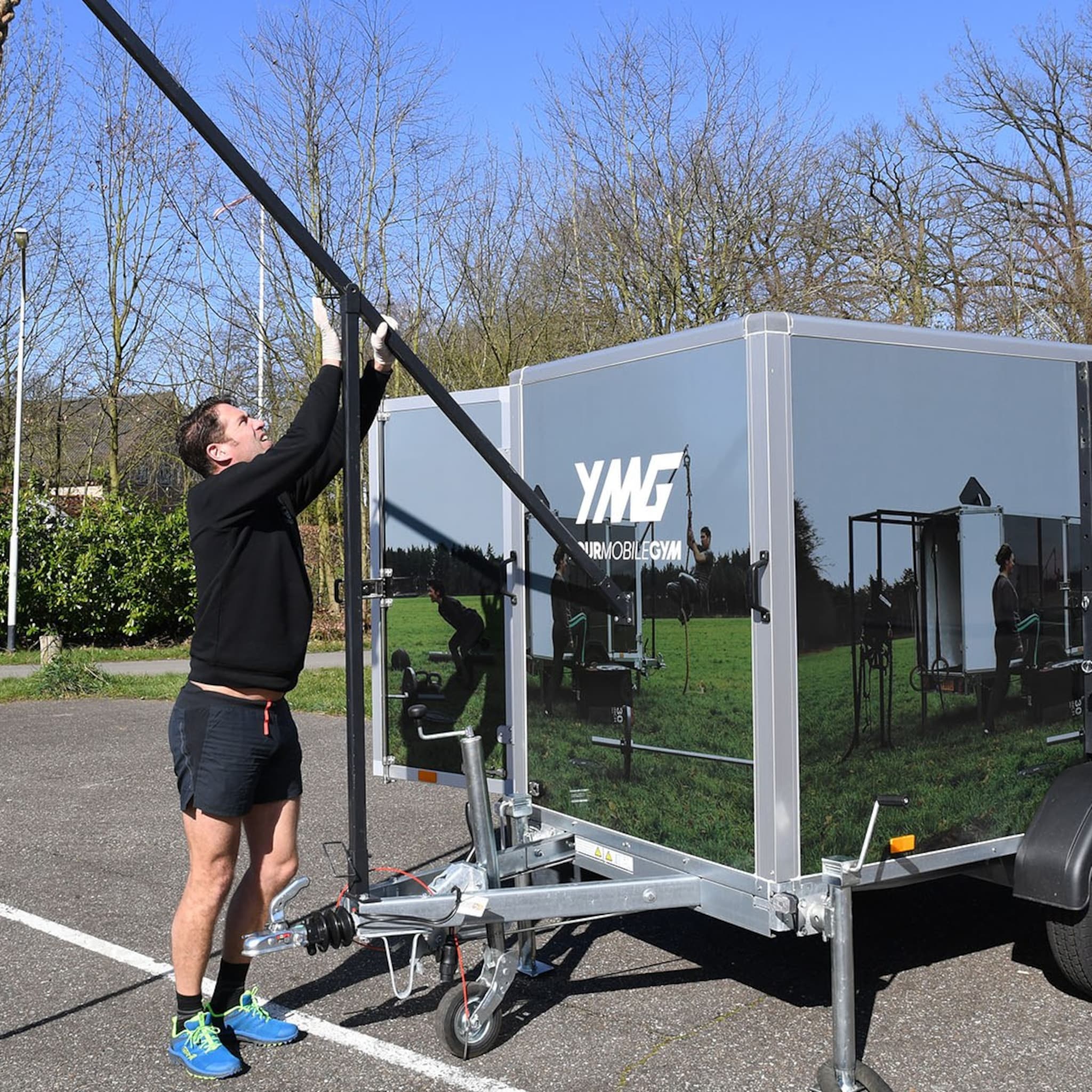 niet naar de sportschool deze ondernemer brengt de gym bij je thuis