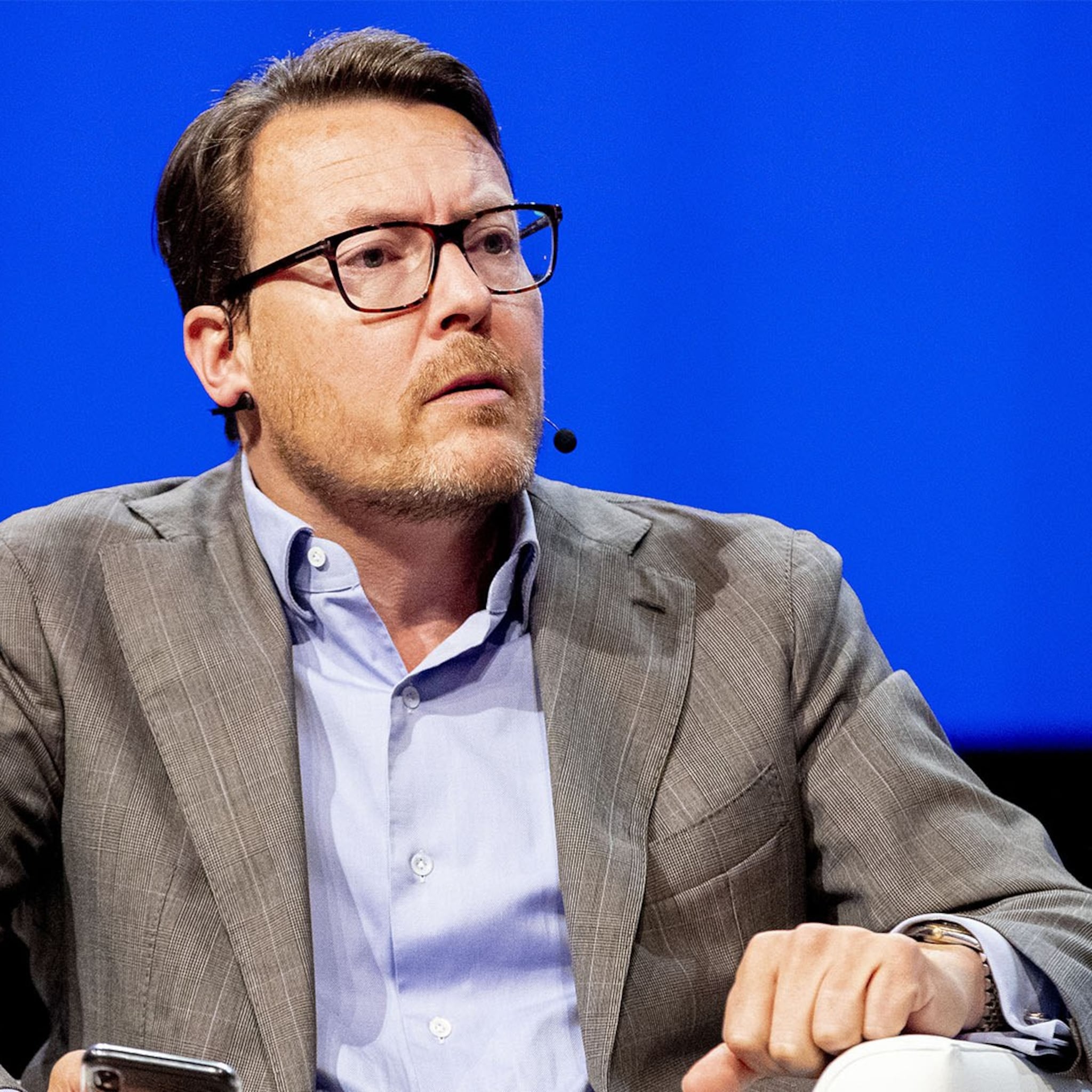 prins constantijn doet oproep aan bedrijfsleven blijf je facturen betalen