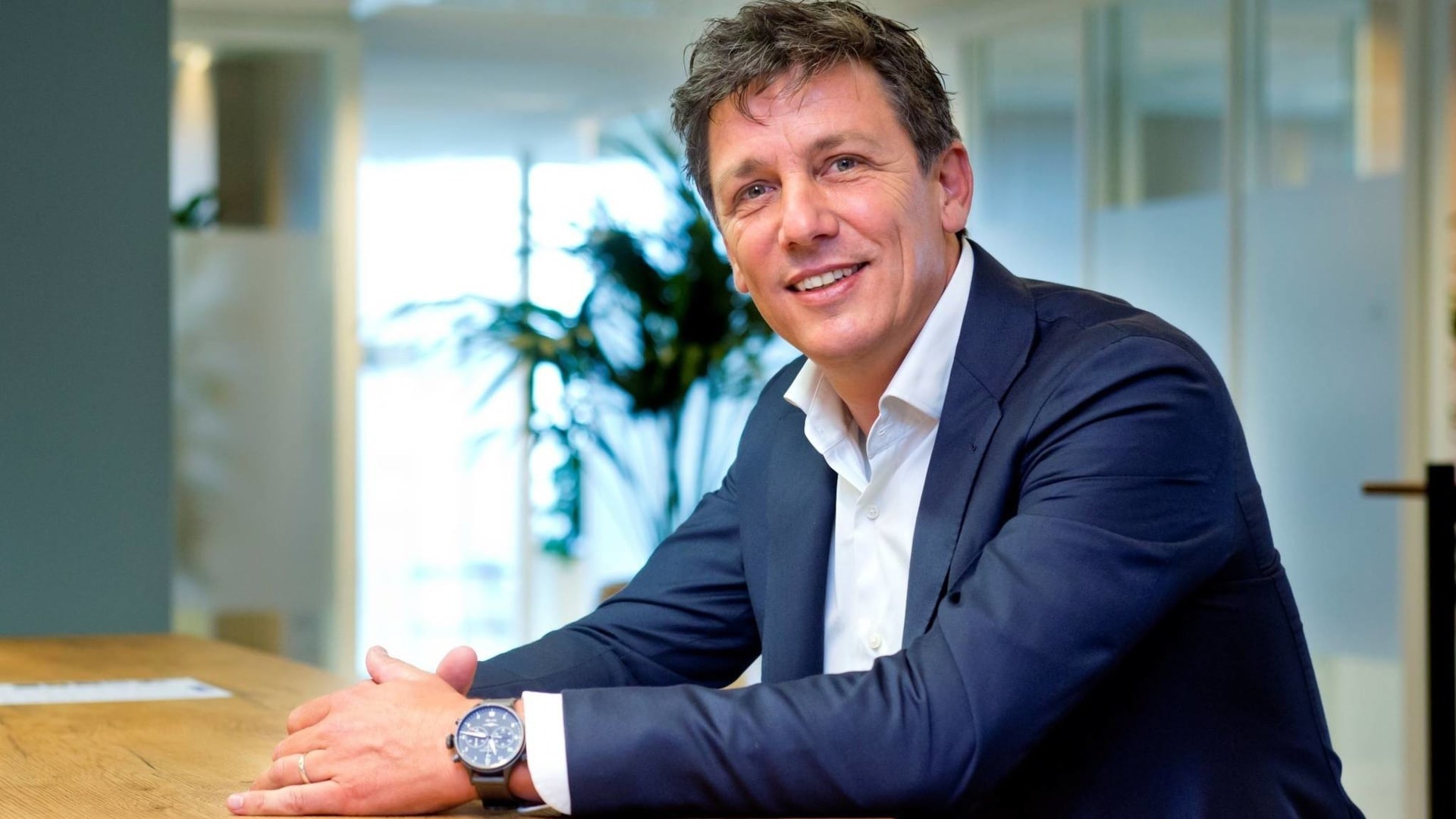 MKB Nederland-voorzitter Jacco Vonhof in de Corona Update: ,,Ik hoor nu van grote winkelketens – en ik noem geen namen - die al hun betalingstermijn naar 120 dagen zetten. Daar word ik niet vrolijk van in deze tijden van solidariteit."