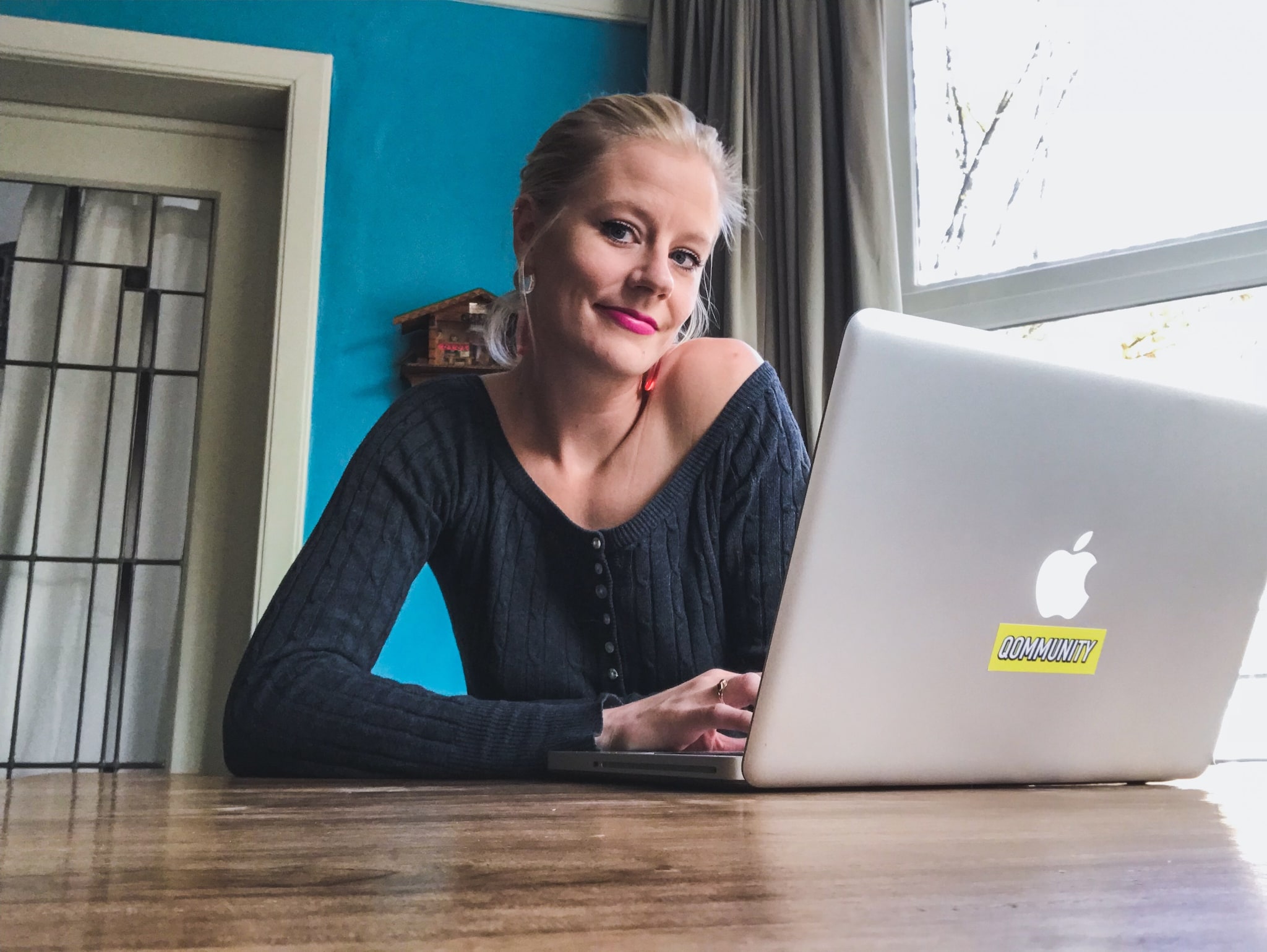 Myrthe van Dijk, initiatiefnemer van Coronanny.com.