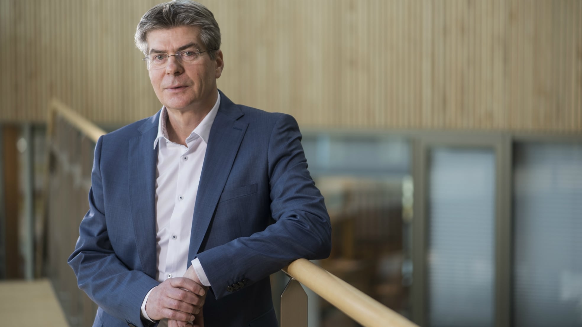 ,,Vertrouwen. We moeten dit samen oplossen. We zijn een hyperrijk land en de overheid heeft geld te over. Of een kwartaal voldoende is zoals Biesheuvel (ONL) voorstelt vraag ik me af, maar een begin is het," aldus Dick Koerselman, voorzitter FNV Horeca.